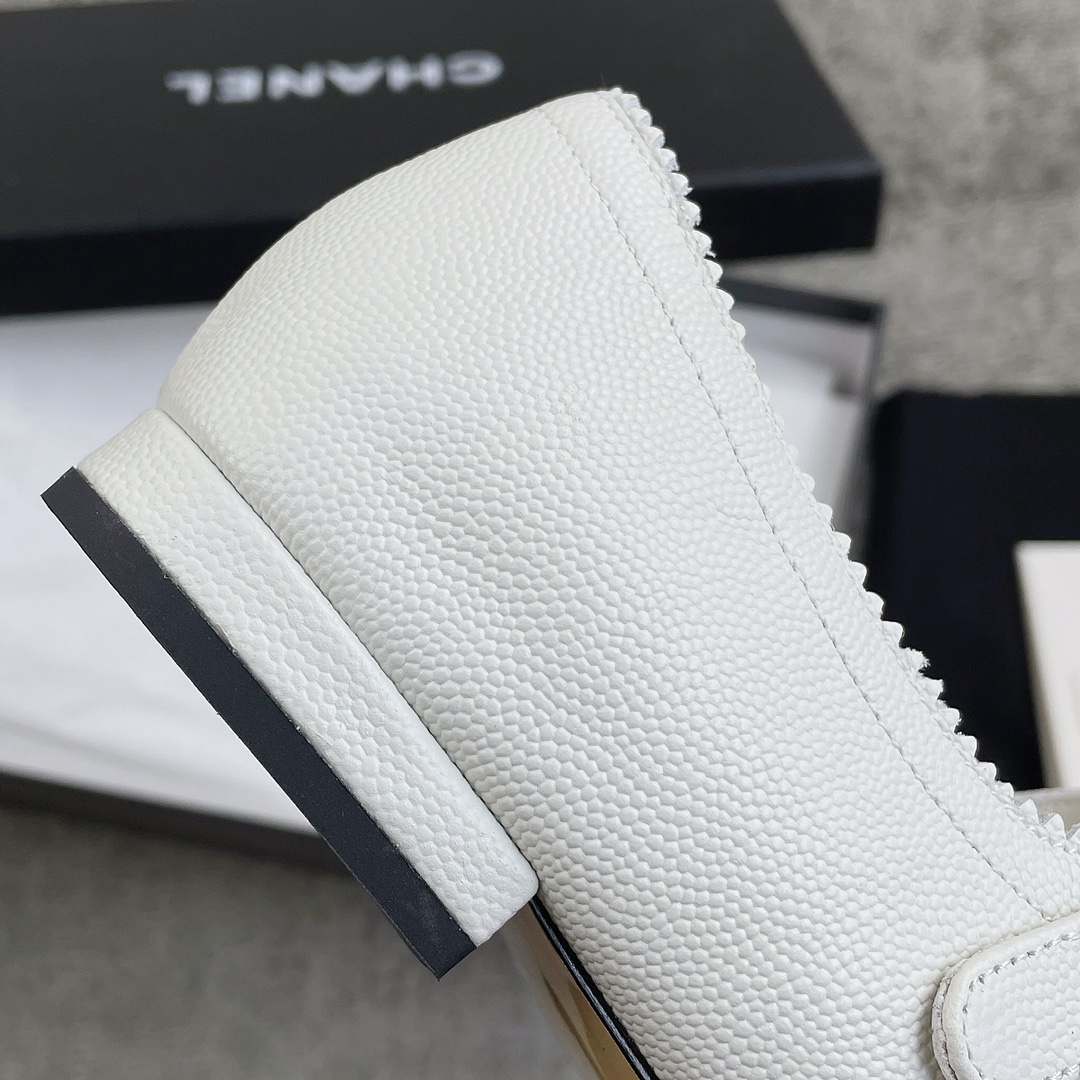 CHANEL Mary Jane shoes caviar sheepskin is that very soft fleshy texture