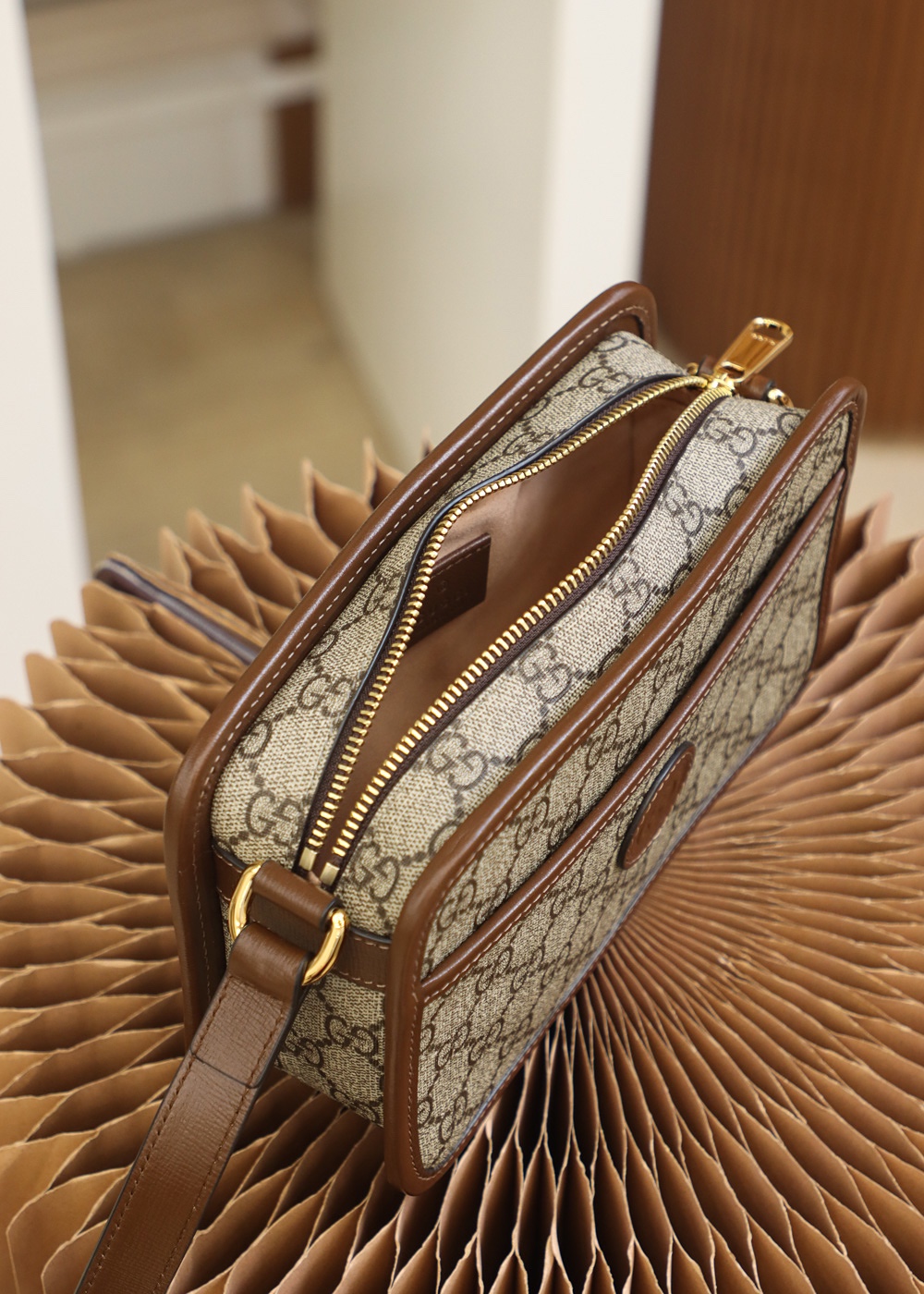 GUCCI retro camera bag #658572