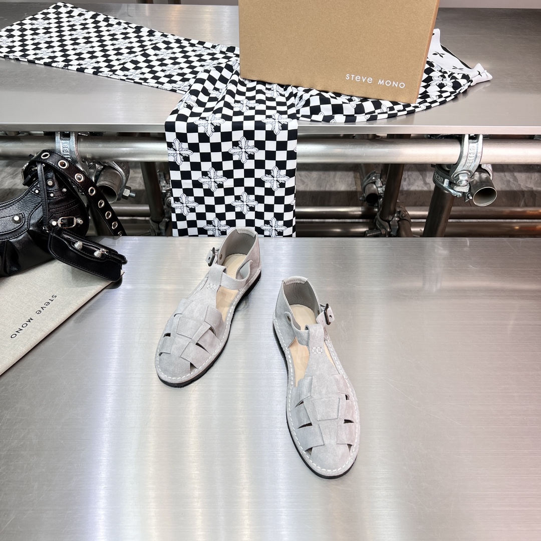𝐒𝐭𝐞𝐯𝐞 𝐌𝐨𝐧𝐨｜𝟐𝟎𝟐𝟑𝐒𝐒/𝐧𝐞𝐰 A pair of fully handmade sandals using Goodyear practices