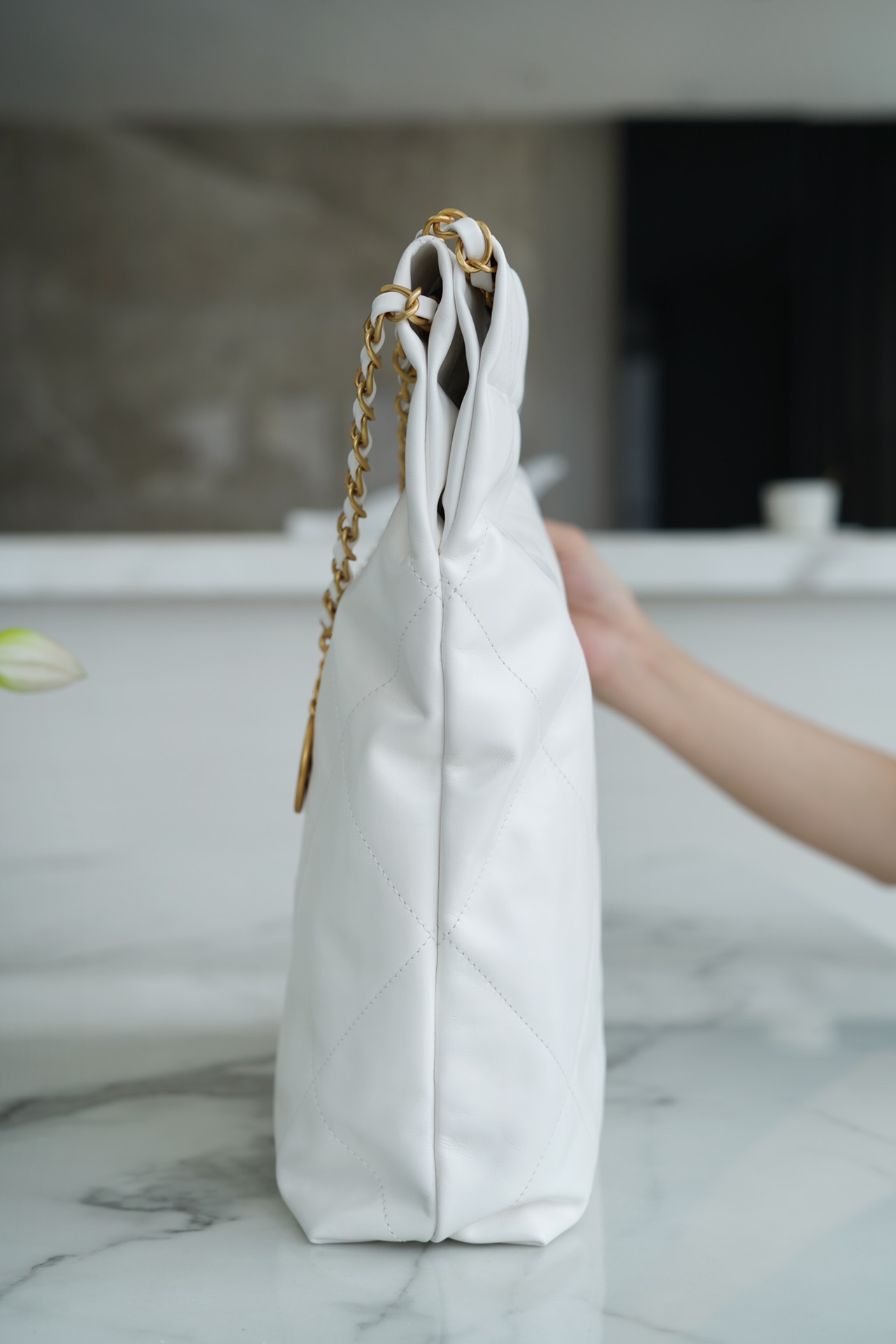 𝗖𝗛𝗔𝗘𝗡𝗟✦ 𝟐𝟐𝗣Spring/Summer New 𝟐𝟐Handbag Genuine Tail Leather Medium Platinum