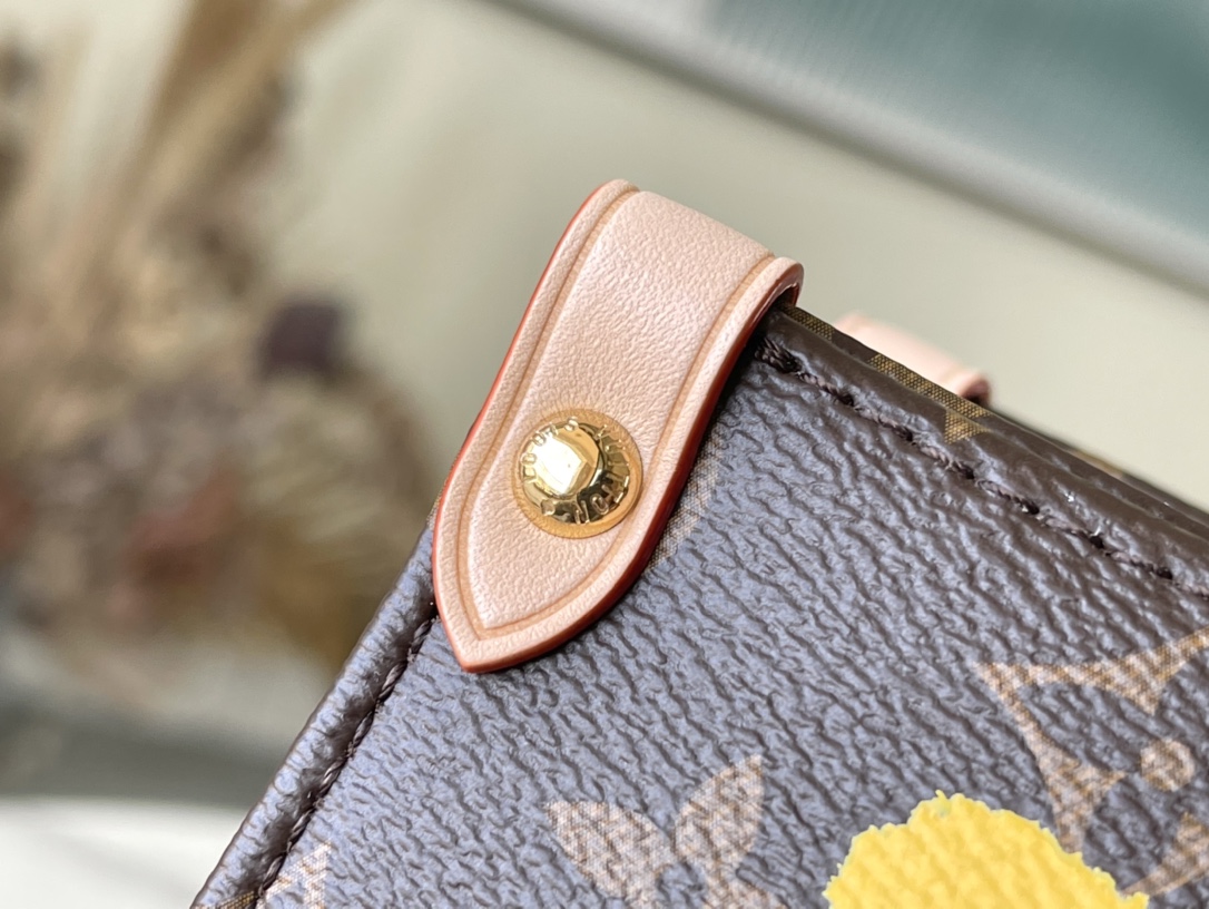 𝐋𝐎𝐔𝐈𝐒 𝐕𝐔𝐈𝐓𝐓𝐎𝐍  M46379