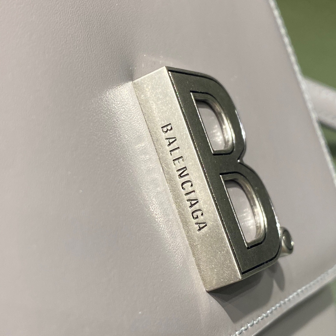 BALENCIAGA 𝘀𝗺𝗮𝗹𝗹 𝗯𝗮𝗴 Plain grey silver buckle