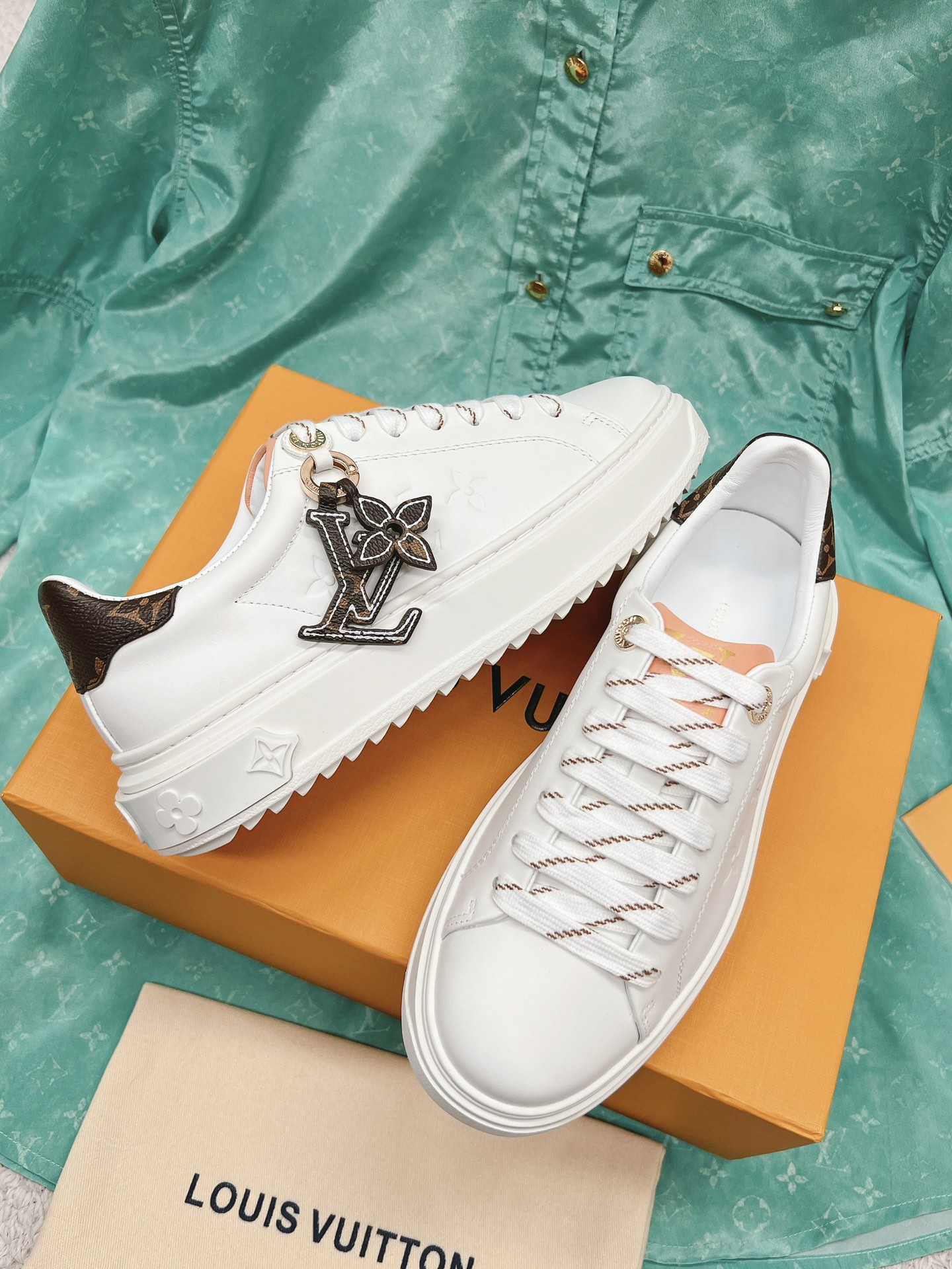 Louis Vuitton x Yayoi Kusama cooperation model classic white shoes 𝐓𝐢𝐦𝐞 𝐨𝐮𝐭 wave point sneakers