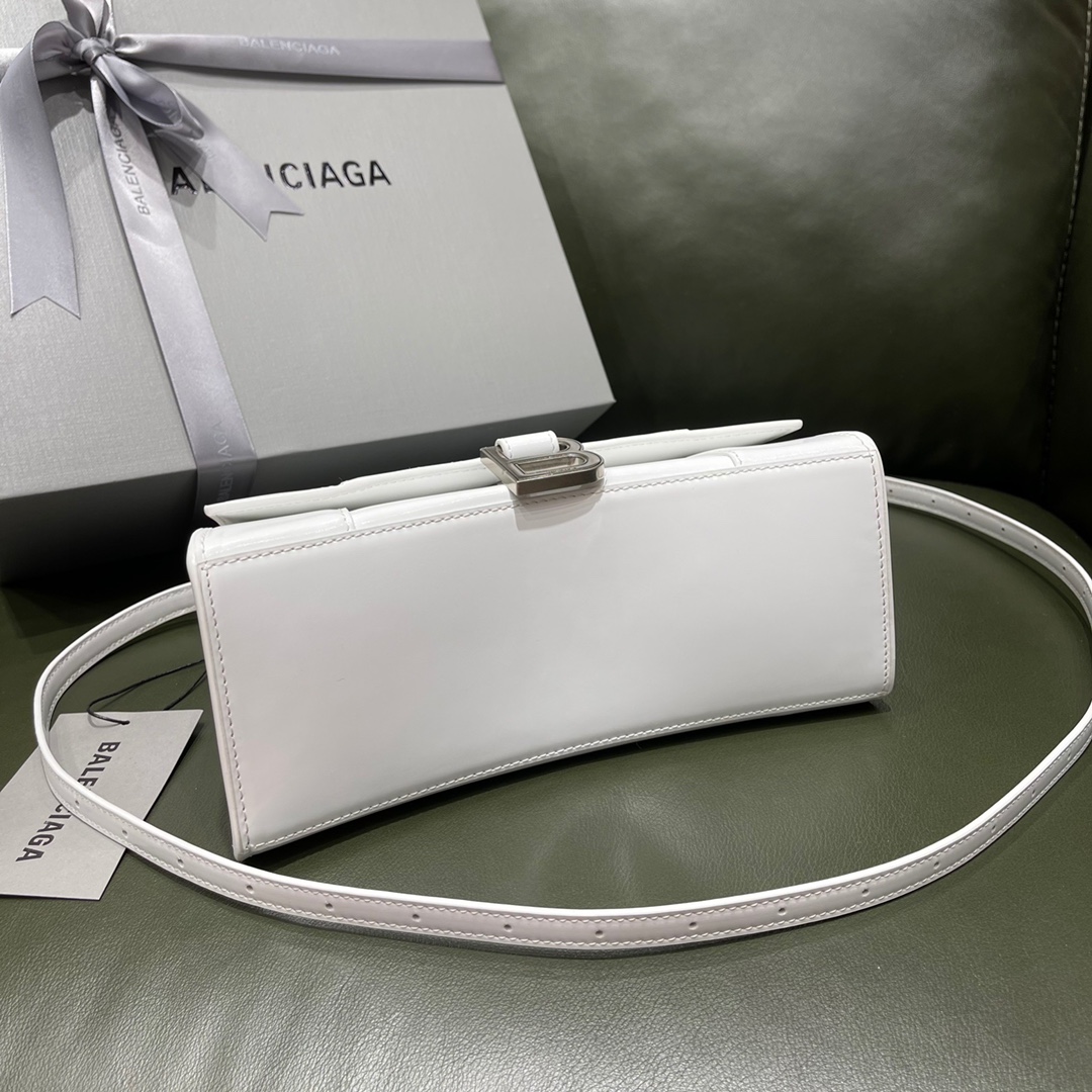 BALENCIAGA 𝐇𝐨𝐮𝐫𝐠𝐥𝐚𝐬𝐬 𝐒 The hourglass bag of the fashion world