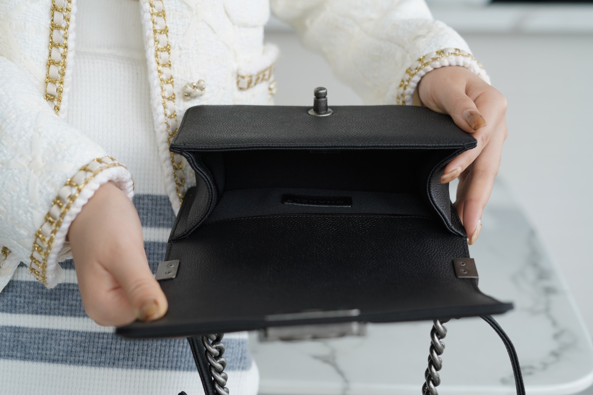 𝗖𝗵𝗮𝗻𝗲𝗹 𝗟𝗲𝗯𝗼𝘆 Imported custom caviar calfskin:Large ball pattern Small  Black Silver