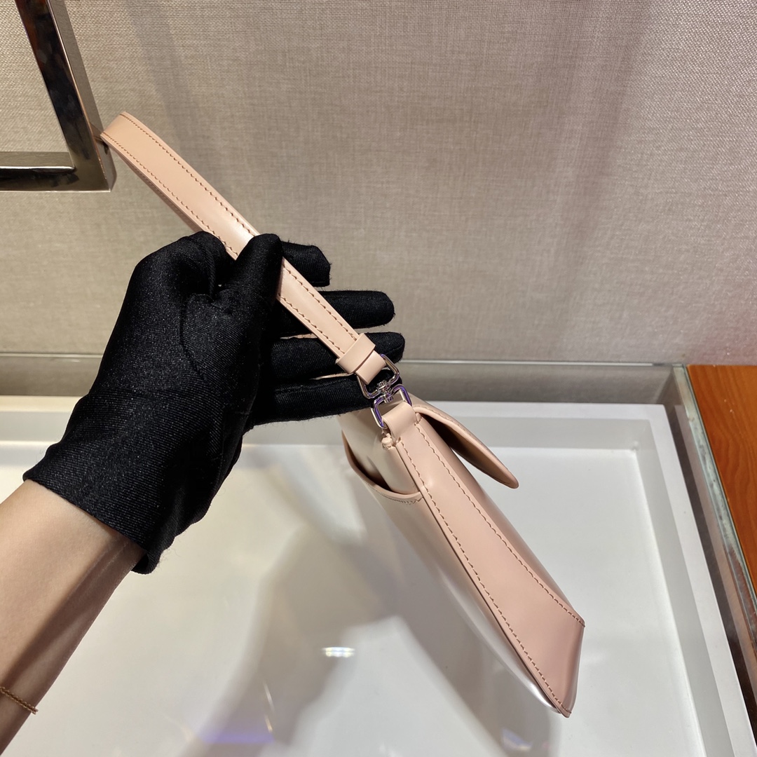 𝐏𝐑𝐀𝐃𝐀 New Underarm Bag 1BD311