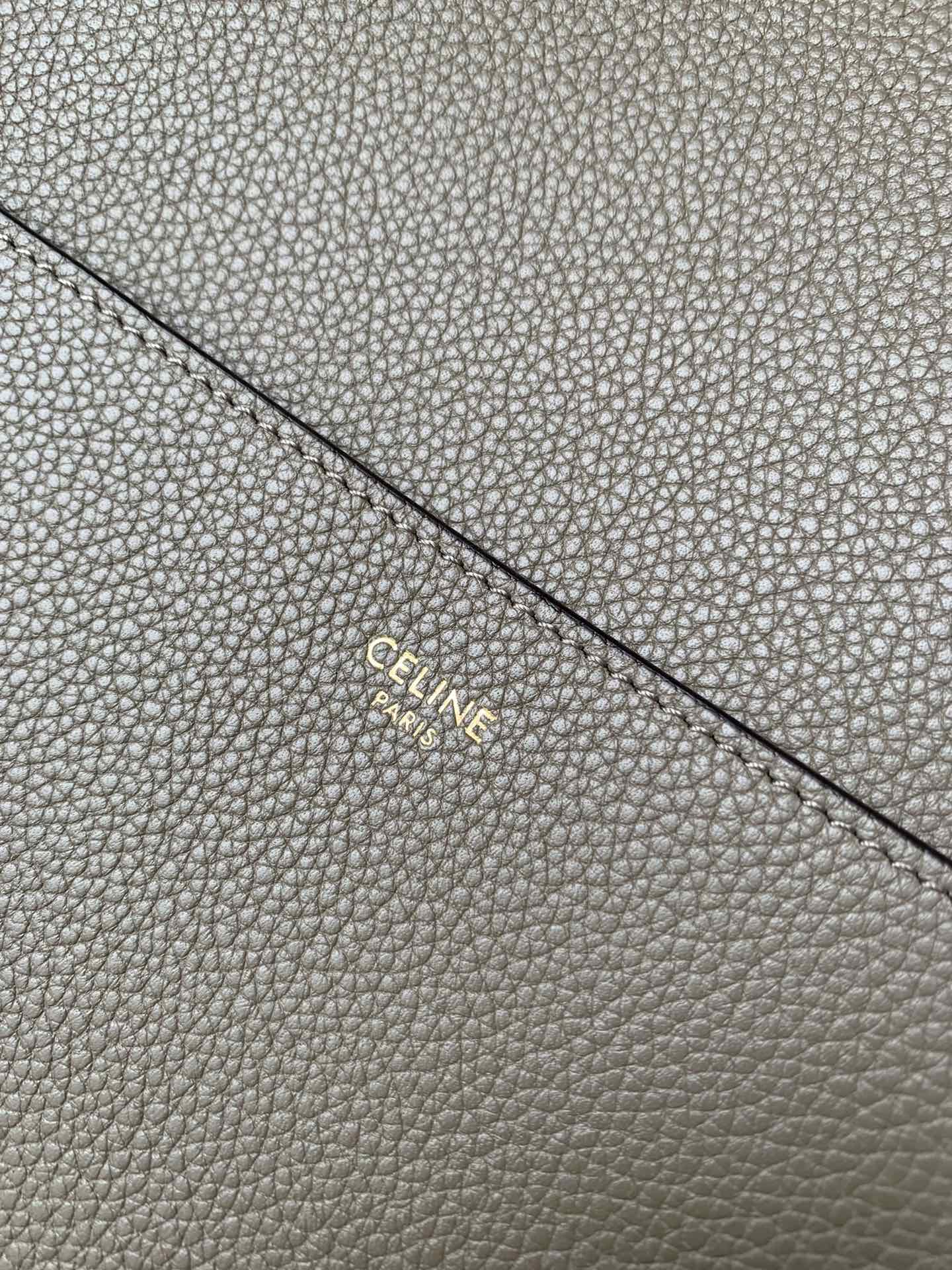 𝐂𝐞𝐥𝐢𝐧𝐞 SANGLE BUCKET bucket bag in soft grained calfskin