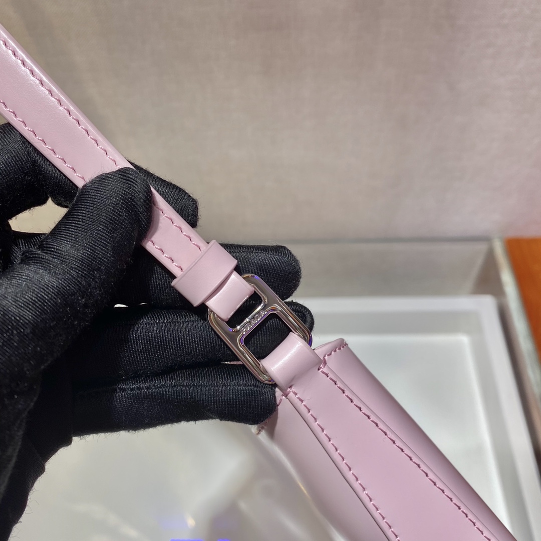 𝐏𝐑𝐀𝐃𝐀 New Underarm Bag 1BC499