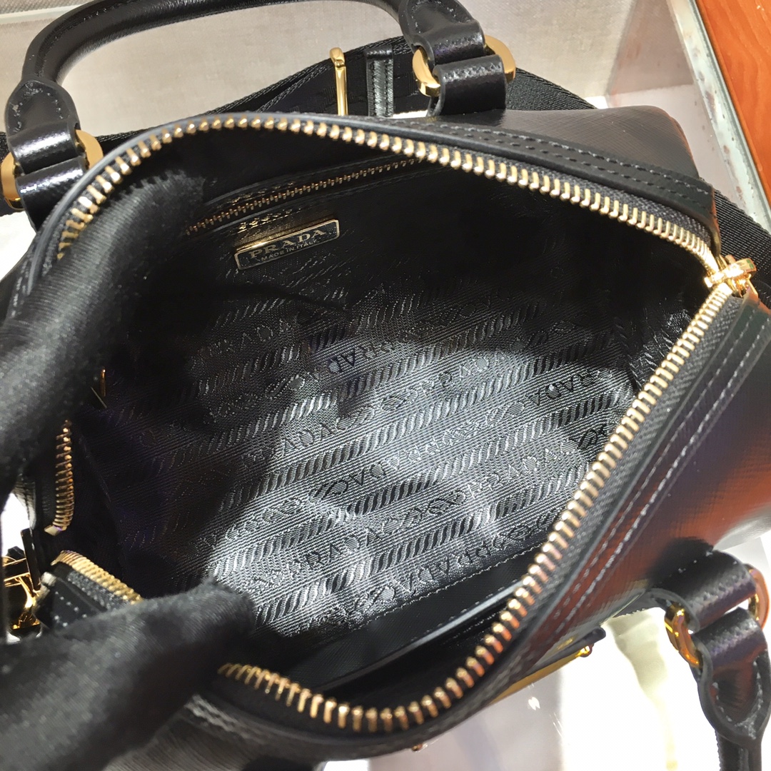 𝐏𝐑𝐀𝐃𝐀 Boston 1BA846