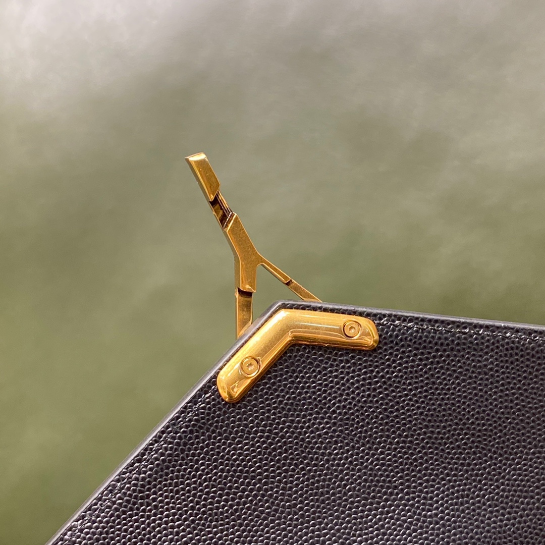 SAINT LAURENT 𝑪𝒂𝒔𝒔𝒂𝒏𝒅𝒓𝒂  #578000.jd