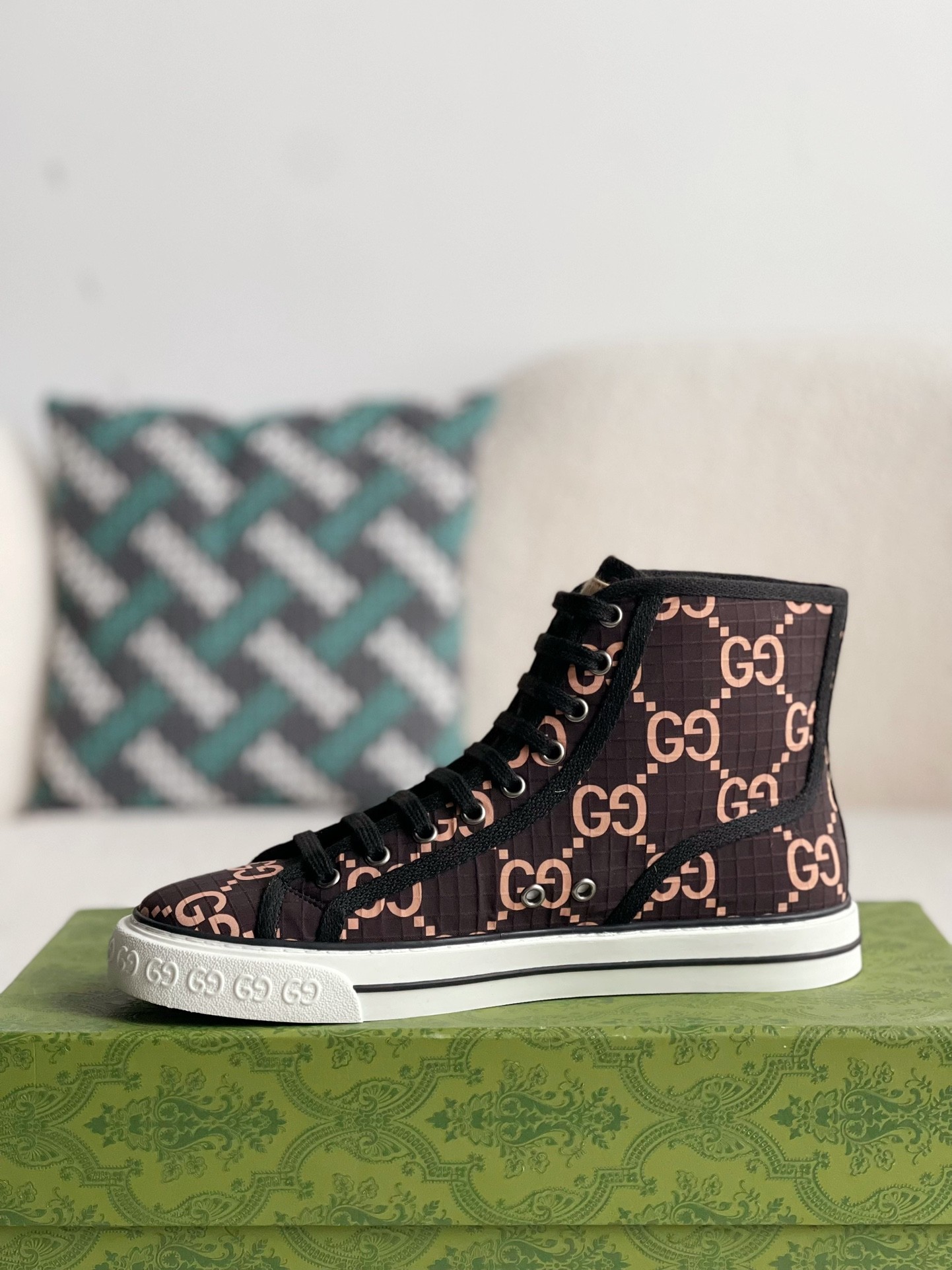 Gucci High-top shoes