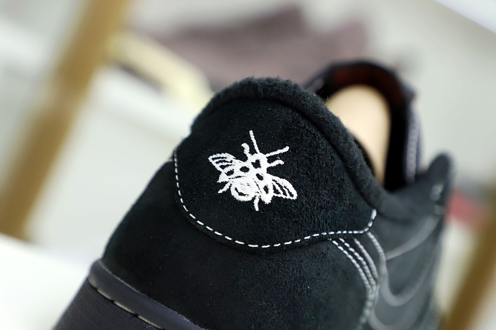 TRAVIS SCOTT X NIKE AIR JORDAN 1 LOW OG BLACK/PHANTOM