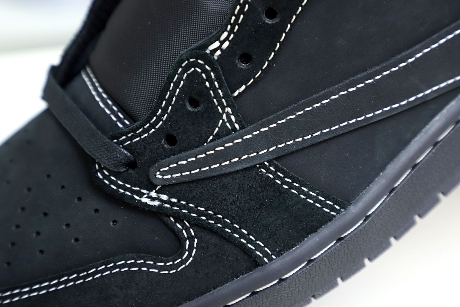 TRAVIS SCOTT X NIKE AIR JORDAN 1 LOW OG BLACK/PHANTOM