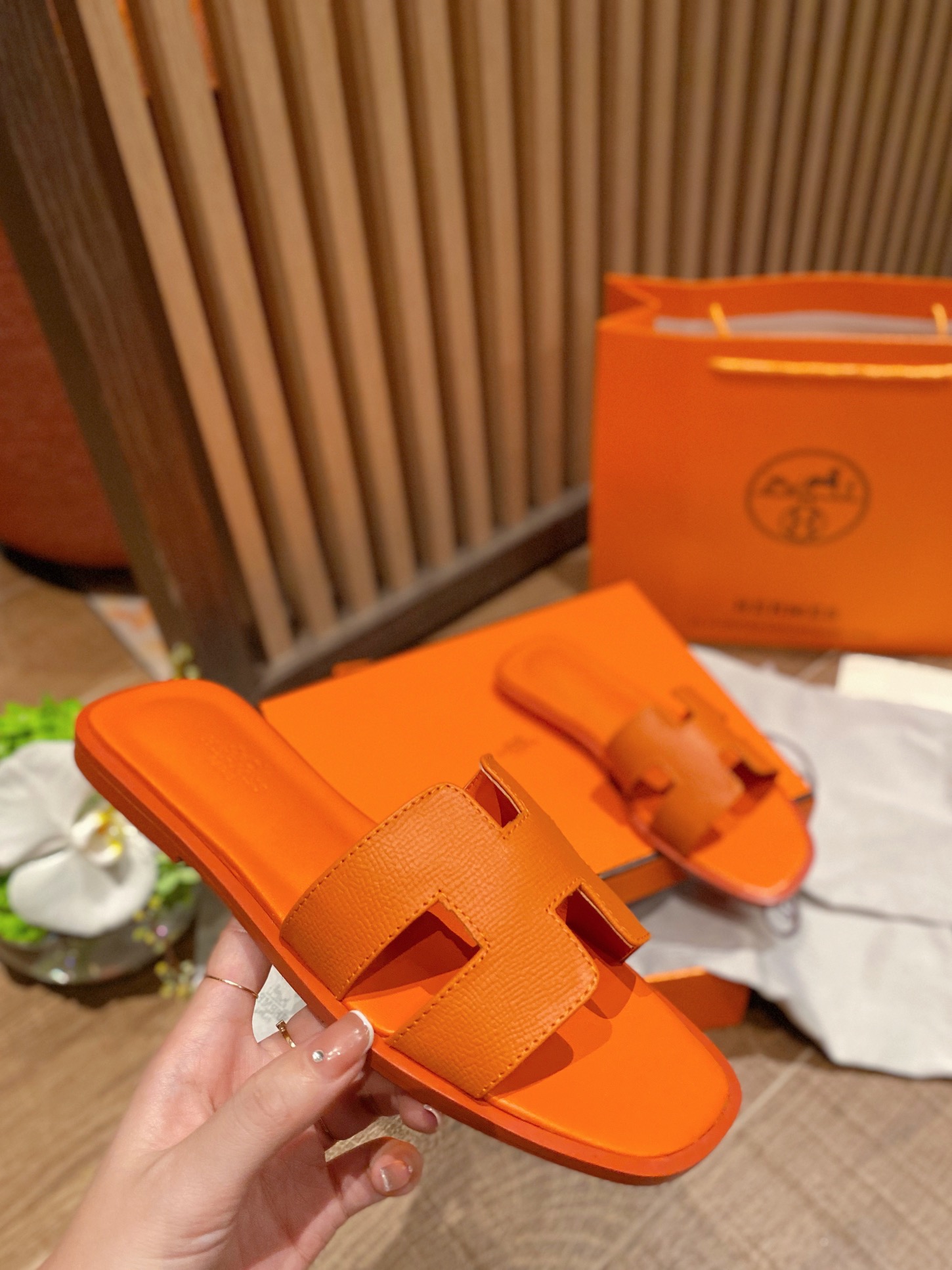 Hermes new revision of the first layer of cowhide