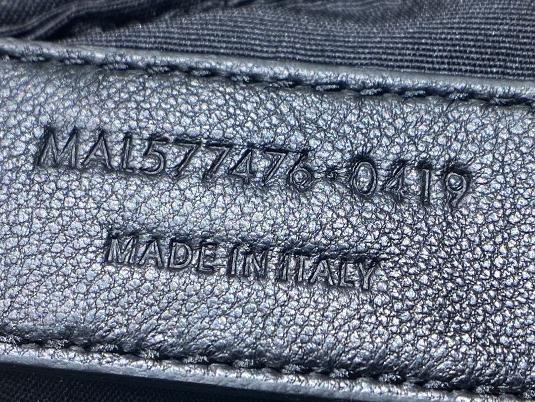 SAINT LAURENT #𝙇𝙤𝙪𝙇𝙤𝙪 𝙥𝙪𝙛𝙛𝙚𝙧#57747 (large silver buckle)