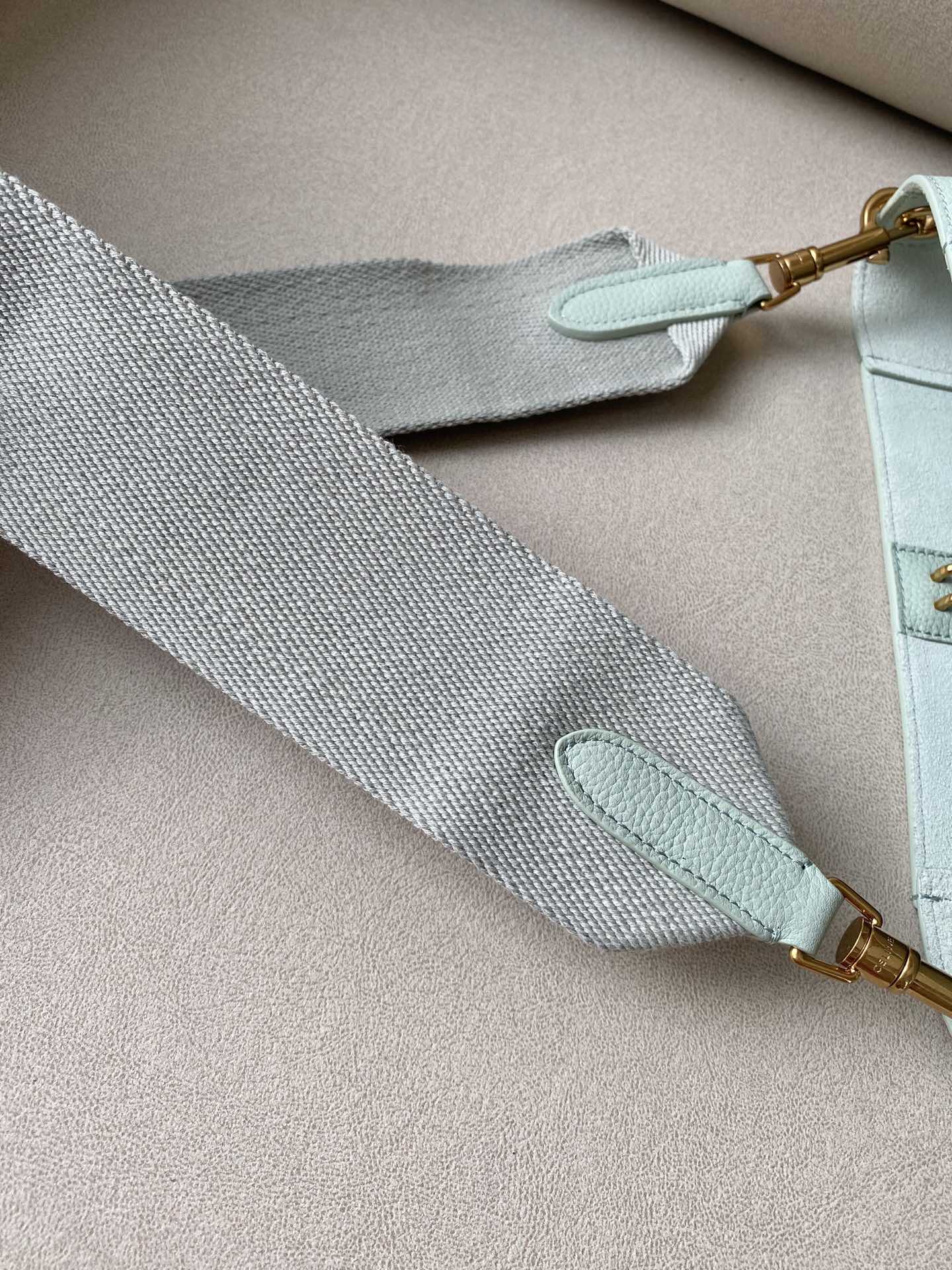 𝐂𝐞𝐥𝐢𝐧𝐞 SANGLE BUCKET Small wide striped fabric bucket bag