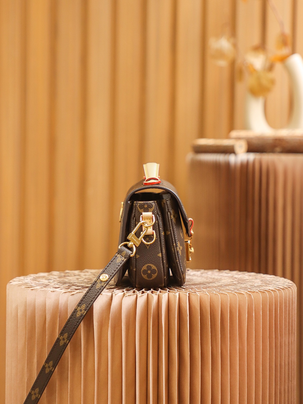 Louis Vuitton 𝐋𝐎𝐎𝐏 𝐇𝐎𝐁𝐎 catwalk style #M46311#mini postman