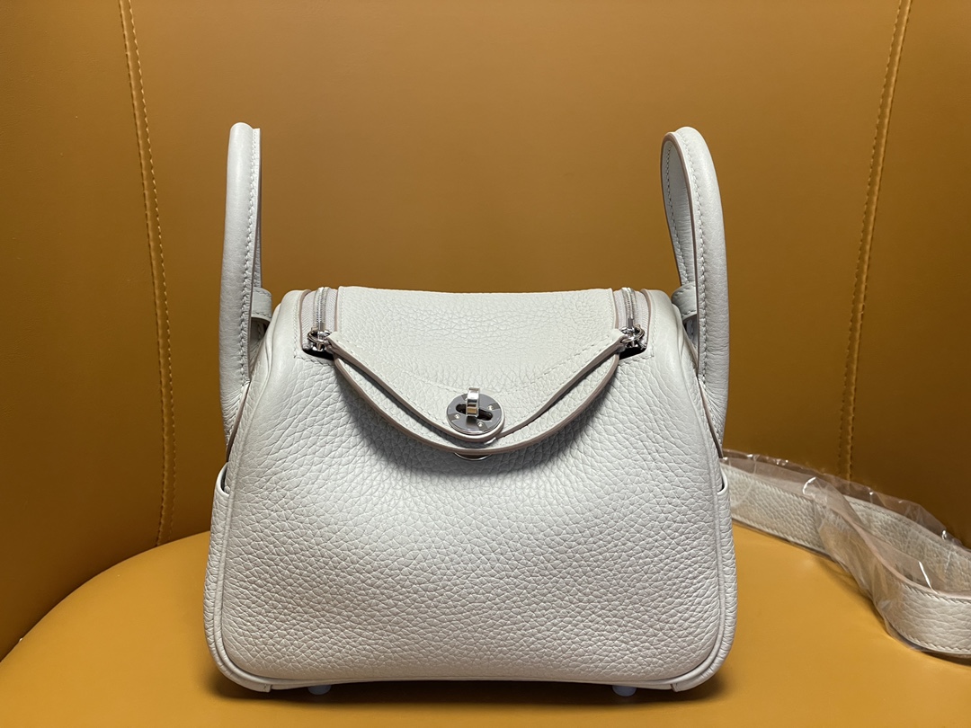 Mini Lindy pearl grey tc leather with silver buckle