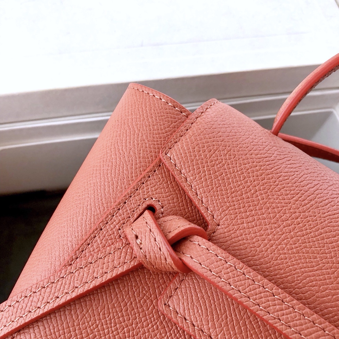 𝐂𝐞𝐥𝐢𝐧𝐞 𝐛𝐞𝐥𝐭 𝐩𝐢𝐜𝐨 𝟏𝟔𝐜𝐦 Grained Calfskin Bag