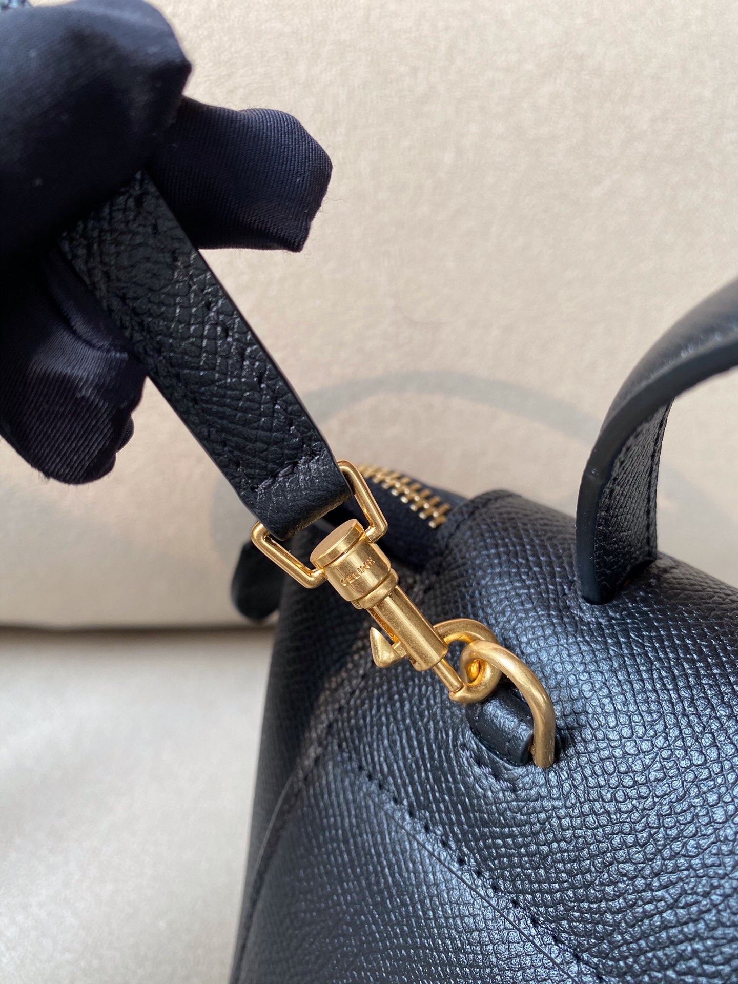 𝐂𝐞𝐥𝐢𝐧𝐞 𝐛𝐞𝐥𝐭 𝐩𝐢𝐜𝐨 𝟏𝟔𝐜𝐦 Grained Calfskin Bag