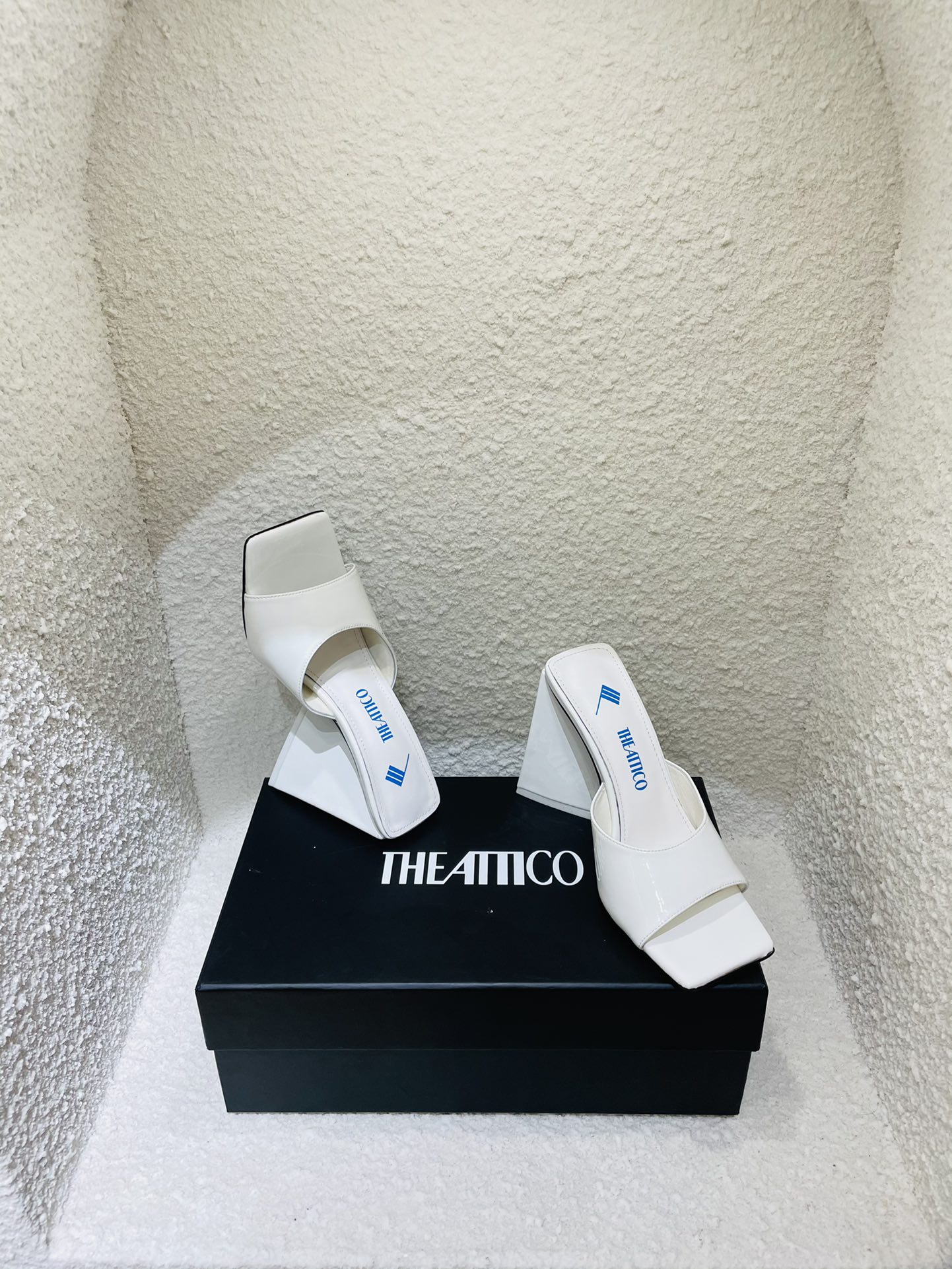 THE ATTICO | 𝟐𝟎𝟐𝟏/𝐒𝐒 𝐧𝐞𝐰 The attico triangle heel sandals lined with sheepskin leather genuine leather outsole