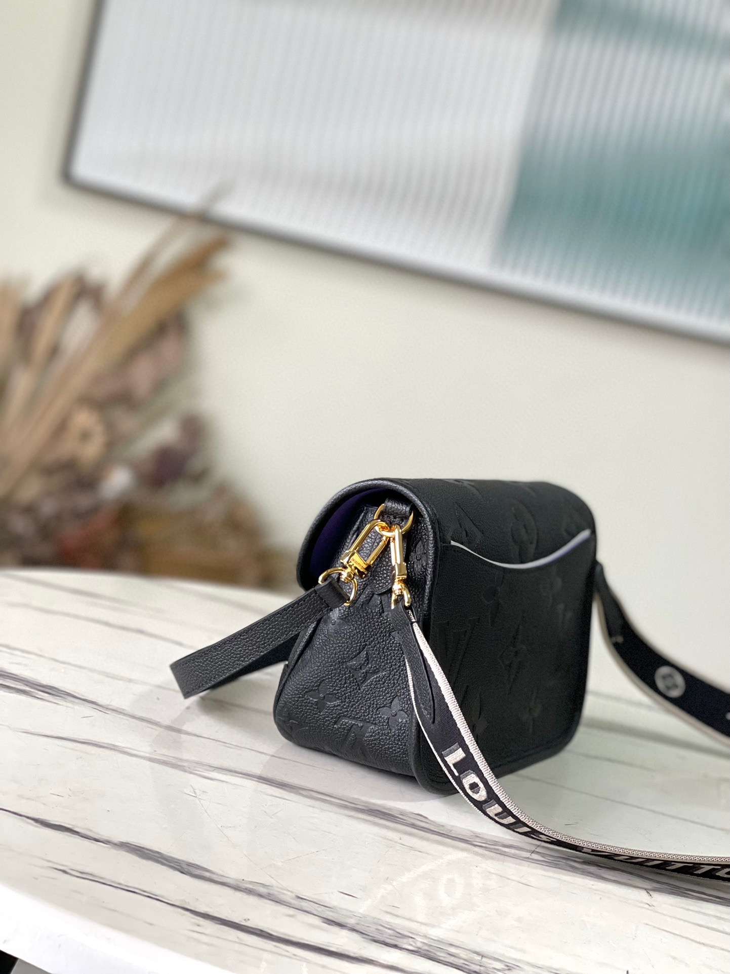 𝐋𝐎𝐔𝐈𝐒 𝐕𝐔𝐈𝐓𝐓𝐎𝐍    M46386