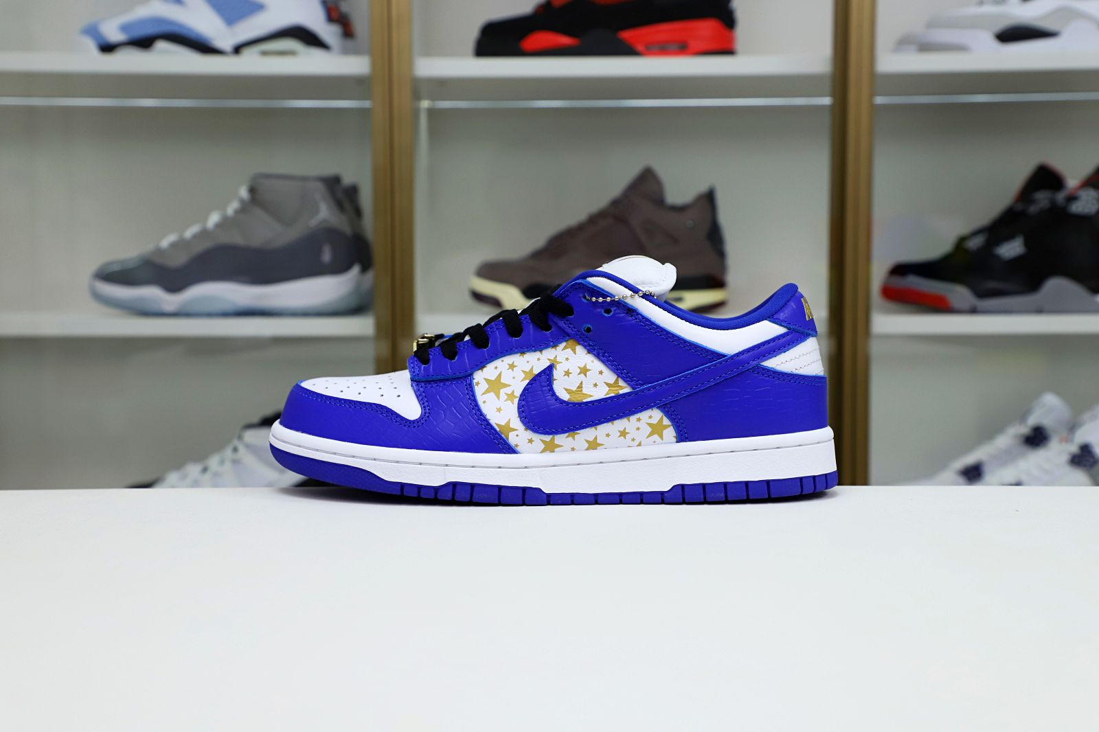 Supreme x Nike SB Dunk Low Hyper Royal