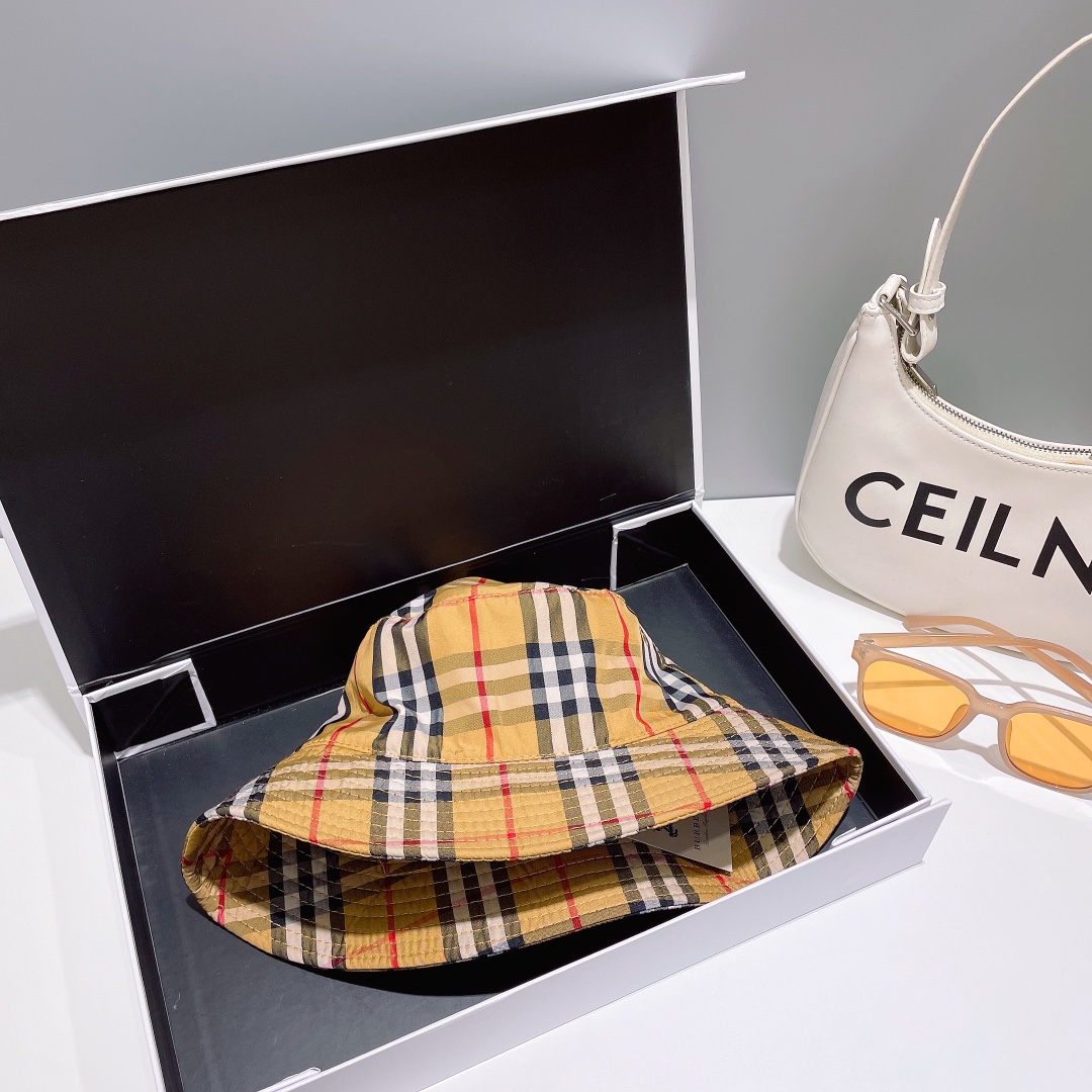 (Burberry) bucket hat