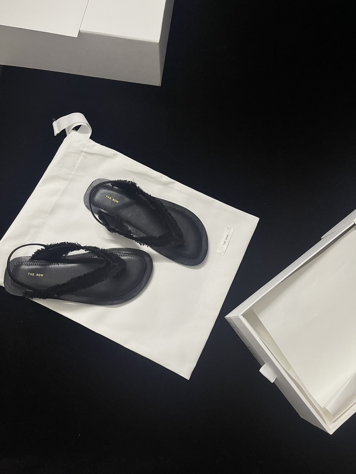 𝐓𝐡𝐞 𝐫𝐨𝐰 ｜𝟐𝟎𝟐𝟑/𝐒𝐒 𝐧𝐞𝐰 Minimalist sandals