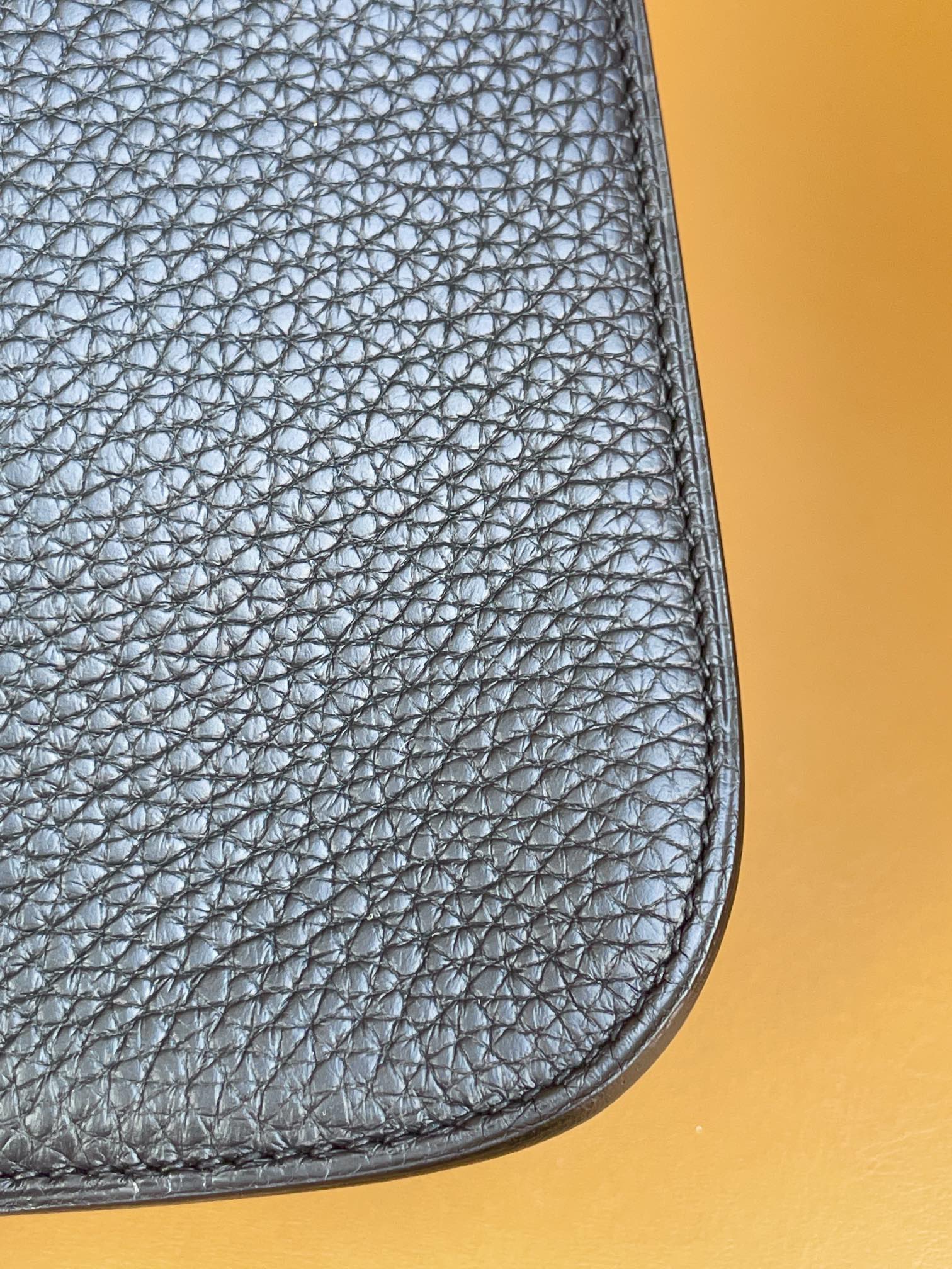 Halzan 25 gold buckle black TC leather