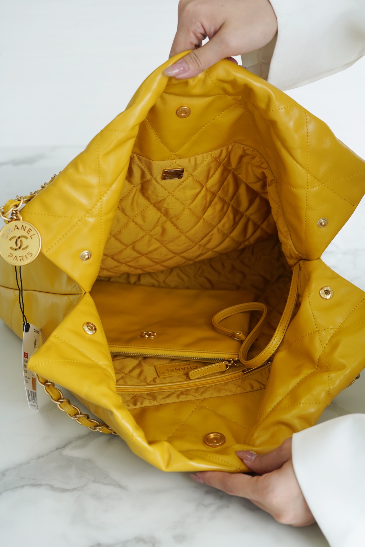 𝗖𝗛𝗔𝗘𝗡𝗟✦𝟐𝟐𝗣 Advanced Handcraft Workshop 𝟐𝟐 Handbag Medium Mango Yellow