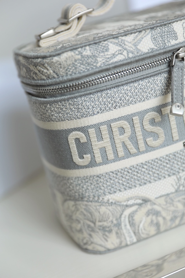 DIOR TRAVEL VANITY Cosmetic Bag