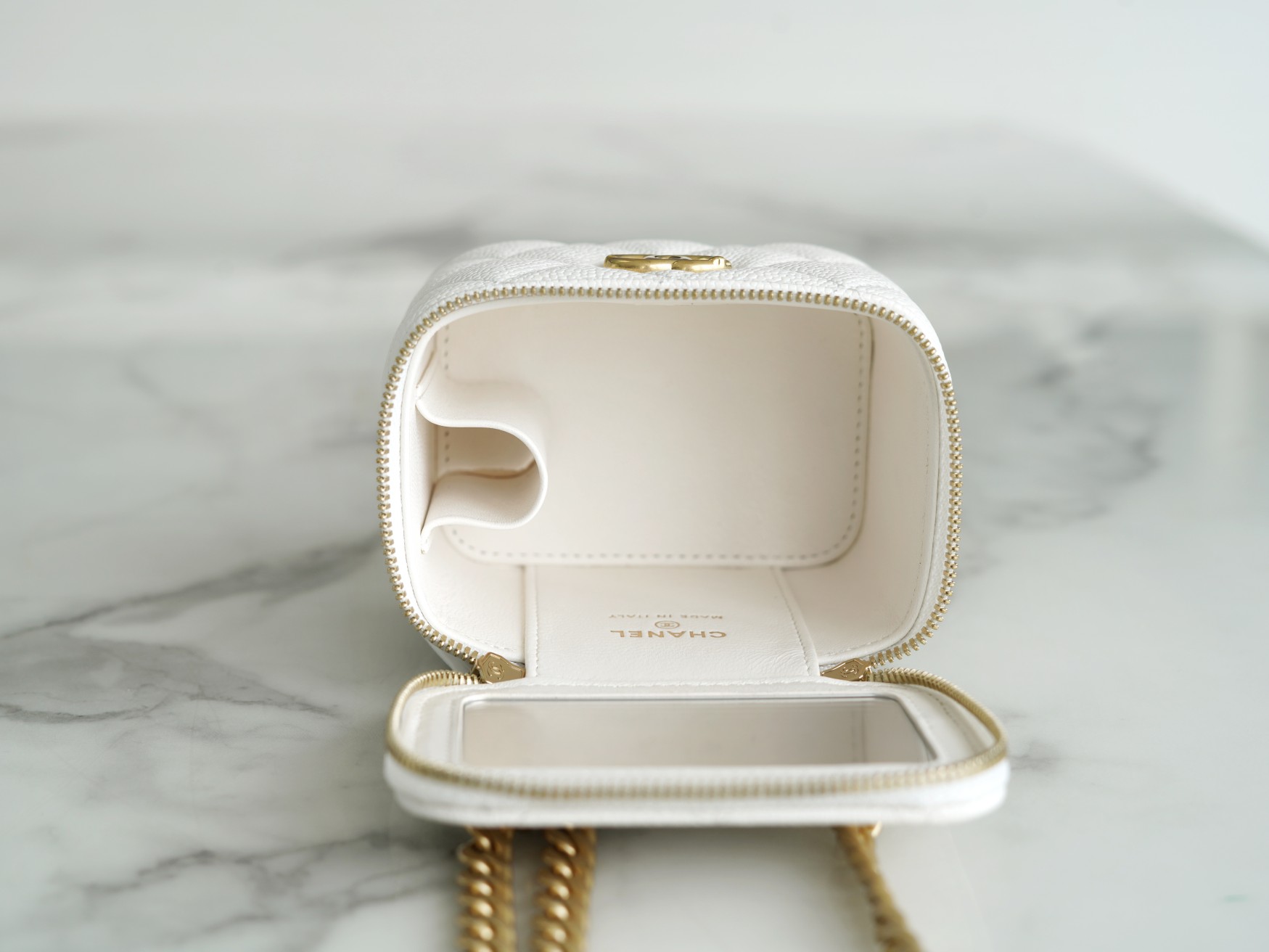 𝗖𝗛𝗔𝗡𝗘𝗟✦ 23P Spring/Summer New Love Adjustment Buckle Small Box