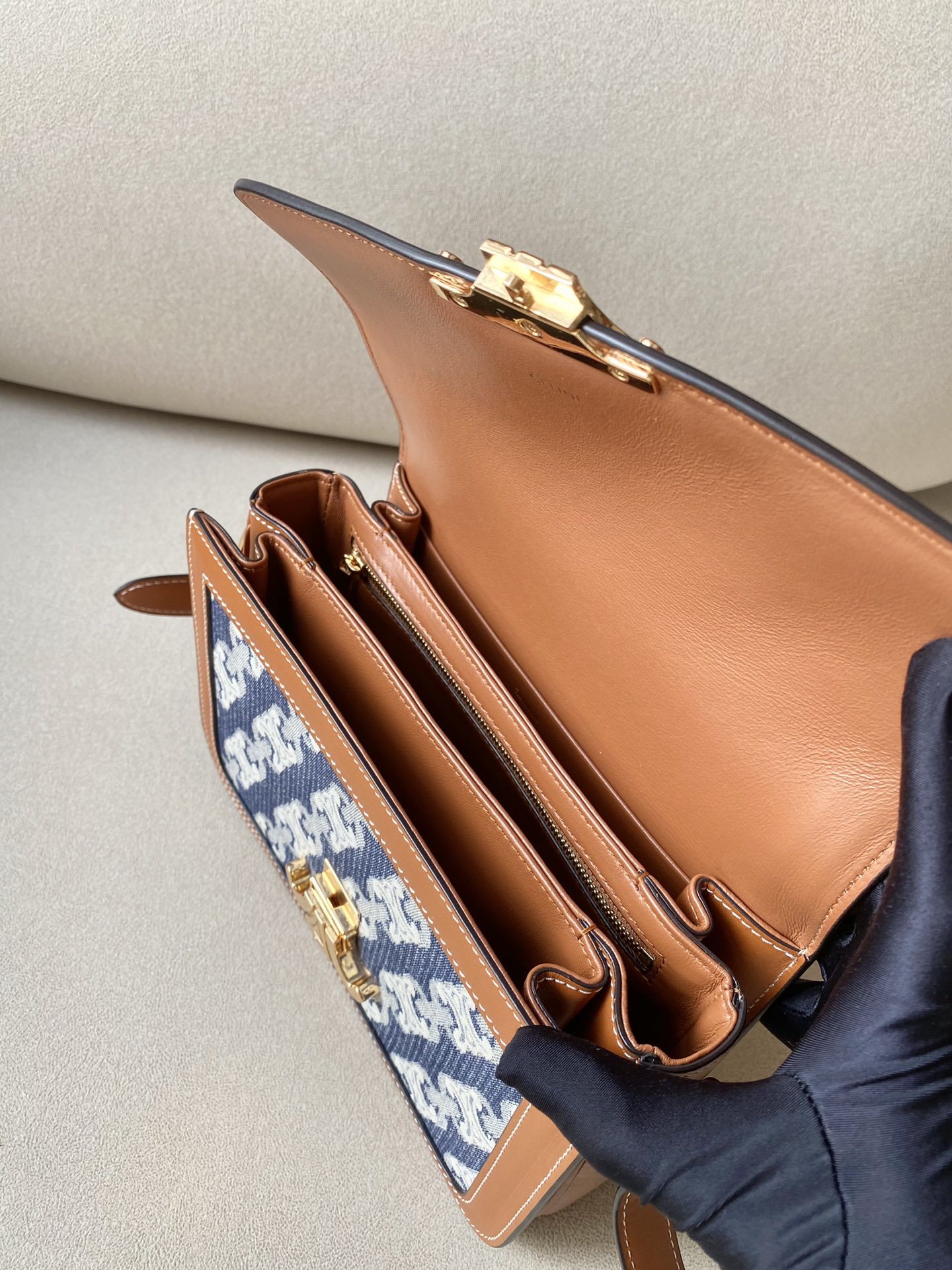 𝐂𝐞𝐥𝐢𝐧𝐞 Triomphe Medium 22.5cm