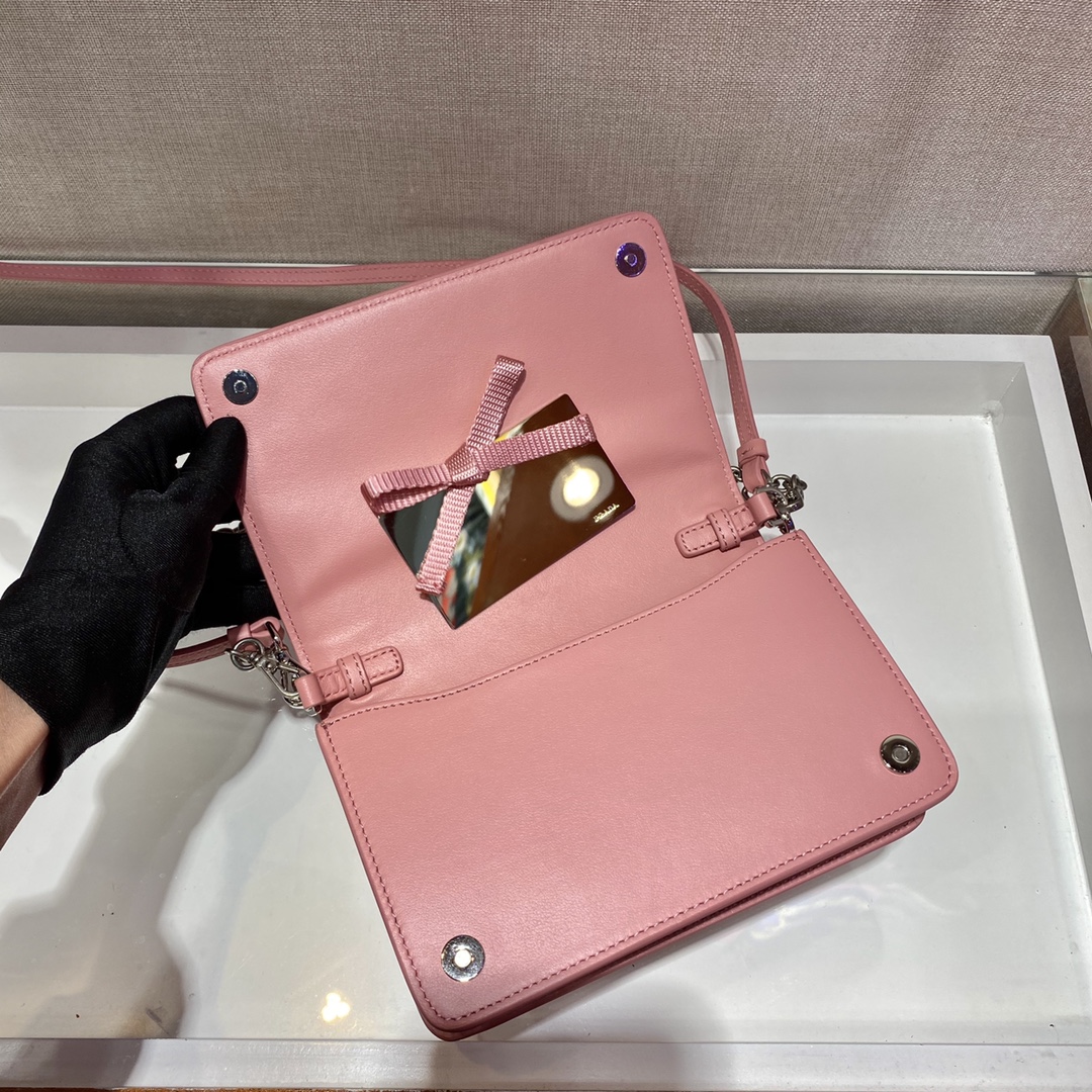 𝐏𝐑𝐀𝐃𝐀 1BP019 Crossbody bag