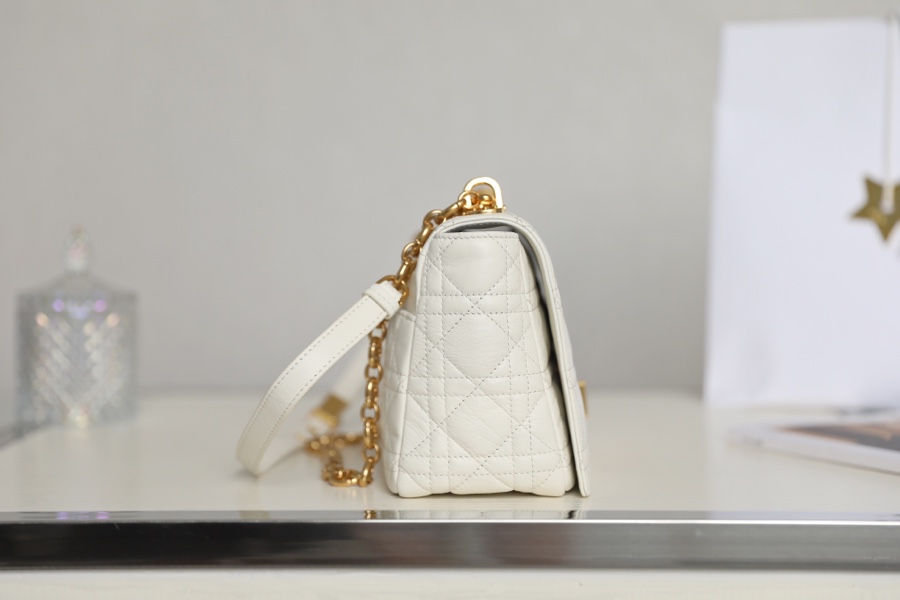 [DlOR CARO] White soft cow leather rattan check pattern