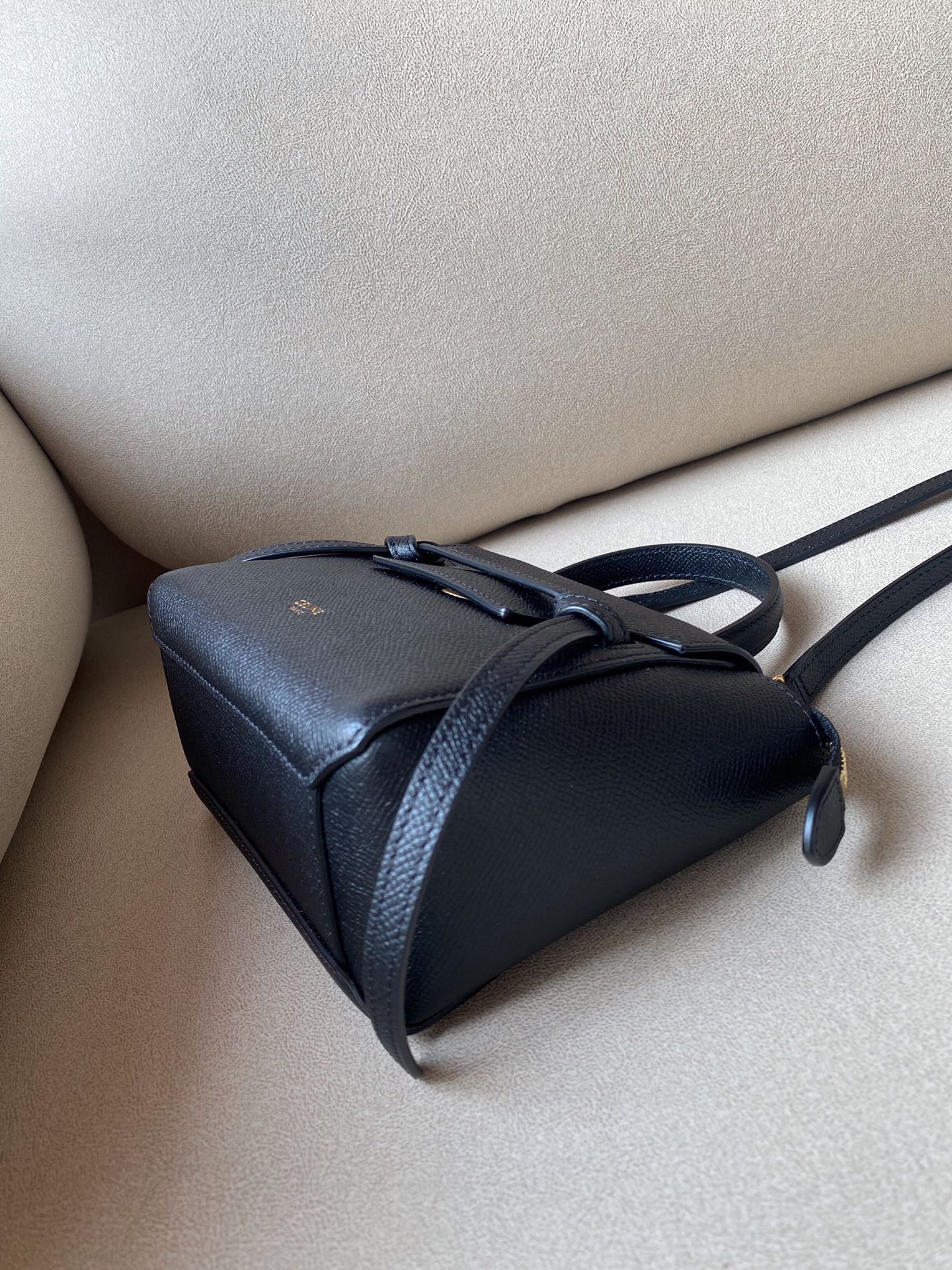 𝐂𝐞𝐥𝐢𝐧𝐞 𝐛𝐞𝐥𝐭 𝐩𝐢𝐜𝐨 𝟏𝟔𝐜𝐦 Grained Calfskin Bag