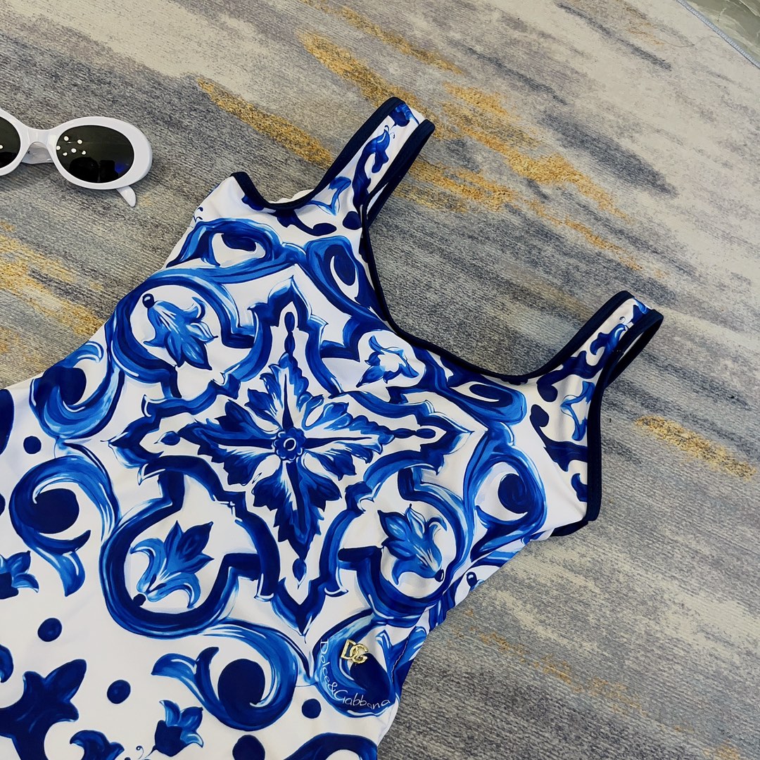 DG new one-piece swimsuit