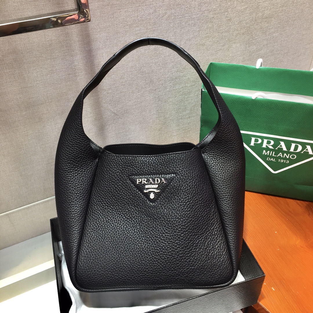 𝐏𝐑𝐀𝐃𝐀 New Bucket Bag