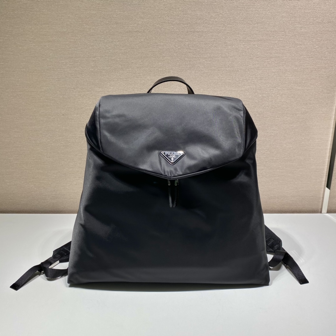 𝐏𝐑𝐀𝐃𝐀 New Backpack
