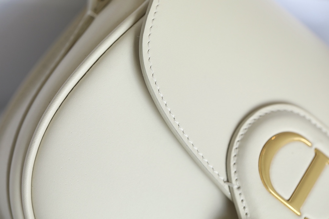 In-stock real shot ❖ White small 𝘾-𝟎𝟖𝟏 𝙙𝙞𝙤𝙧 𝙗𝙤𝙗𝙗𝙗𝙮