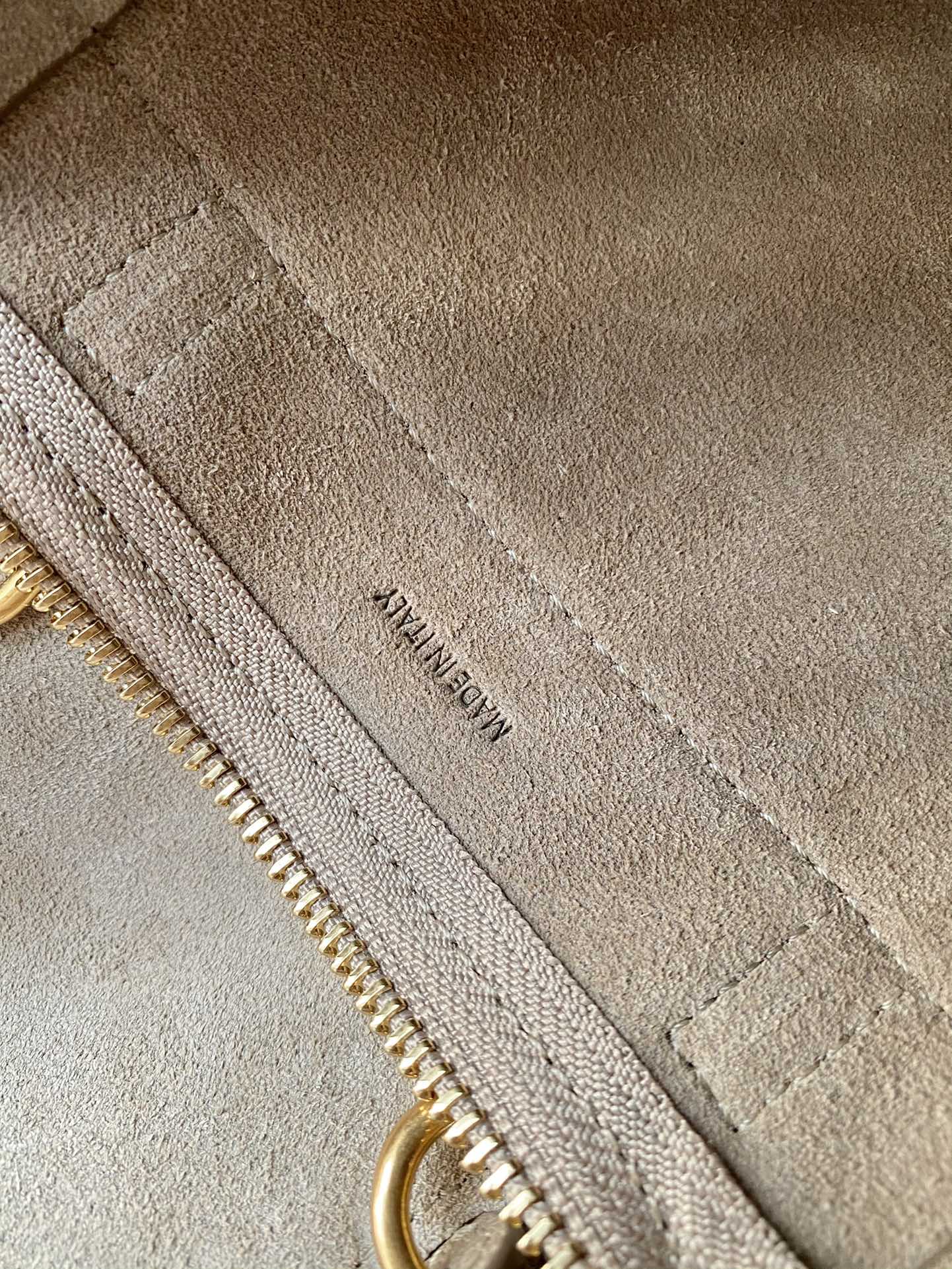 𝐂𝐞𝐥𝐢𝐧𝐞 𝐛𝐞𝐥𝐭 𝐩𝐢𝐜𝐨 𝟏𝟔𝐜𝐦 Grained Calfskin Bag