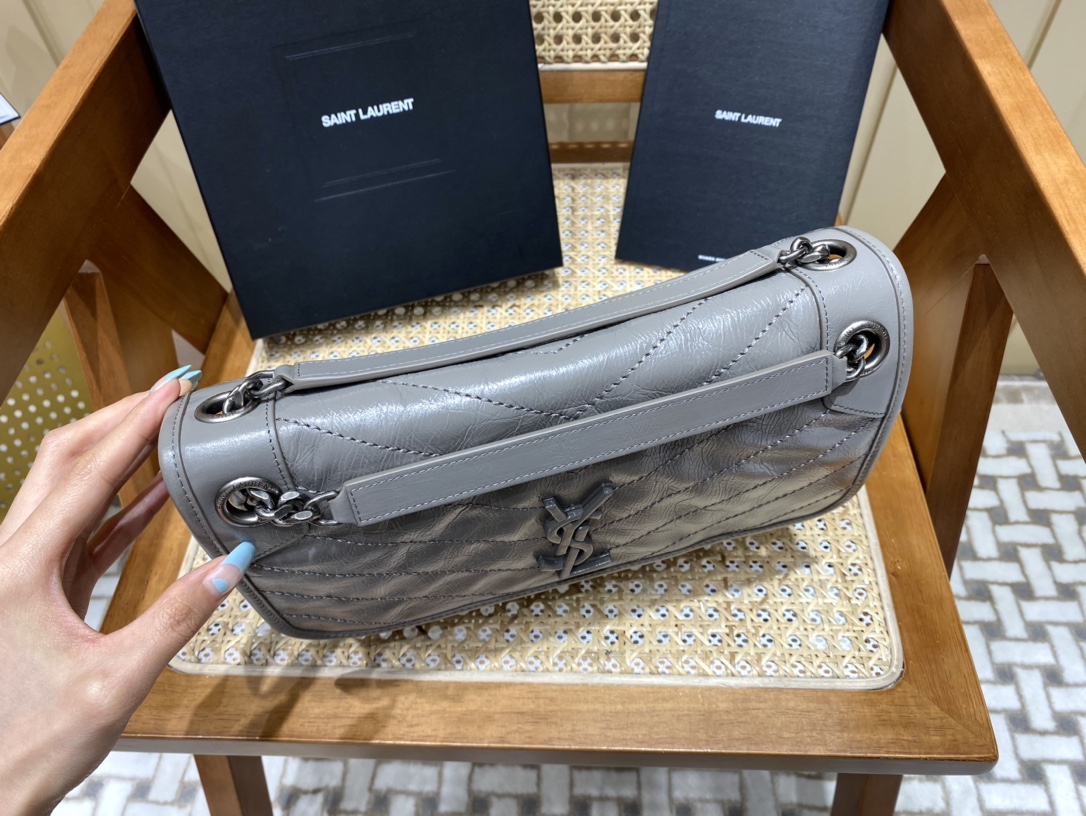 SAINT LAURENT  𝐍𝐢𝐤𝐢 28𝐜𝐦 #633158