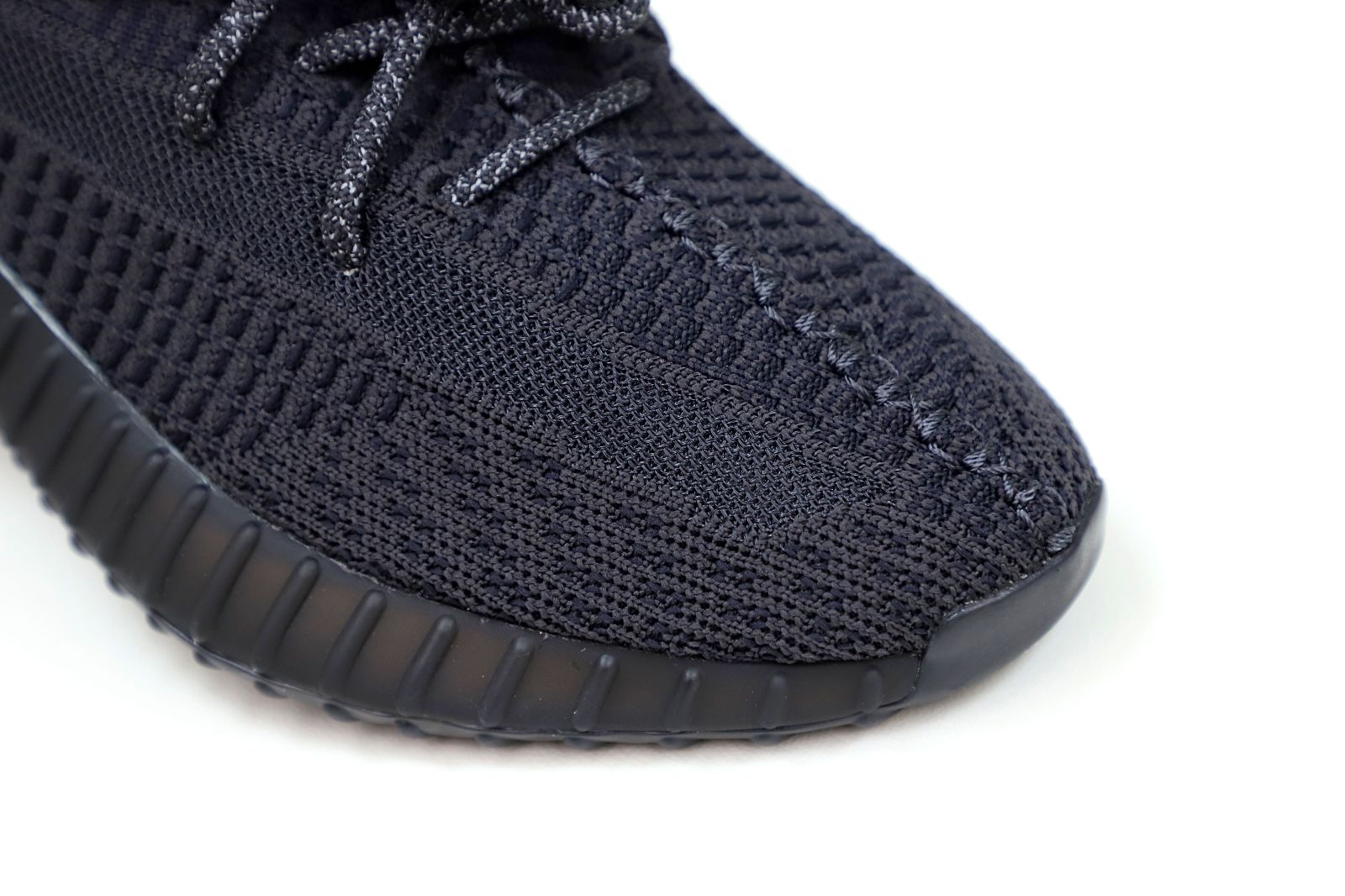 YEEZY BOOST 350 V2 BLACK NON-REFLECTIVE