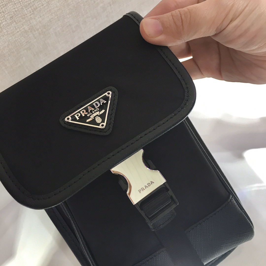 𝐏𝐑𝐀𝐃𝐀𝐀 New cell phone bag