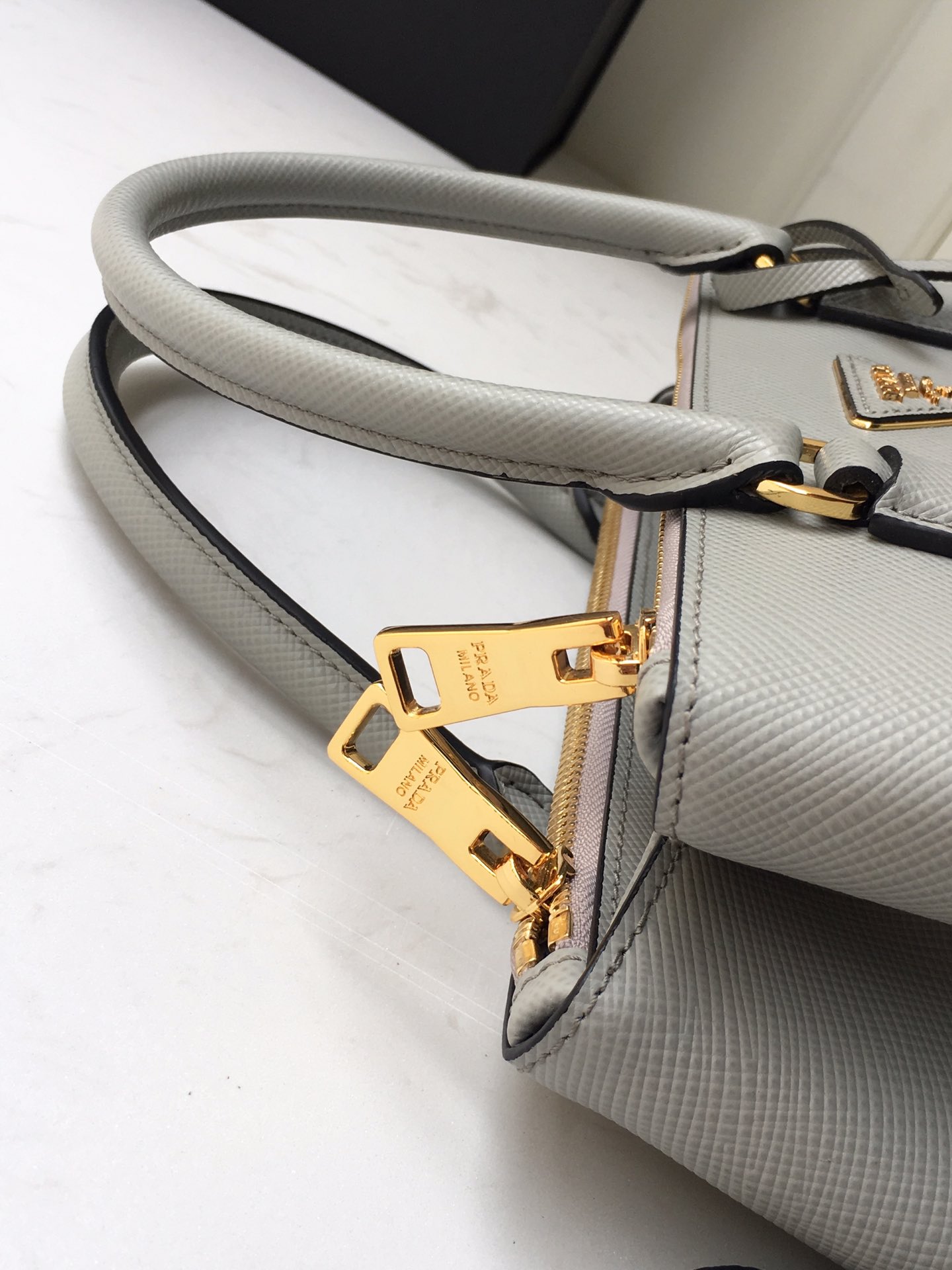 𝐏𝐑𝐀𝐃𝐀 1BA232 Handbag