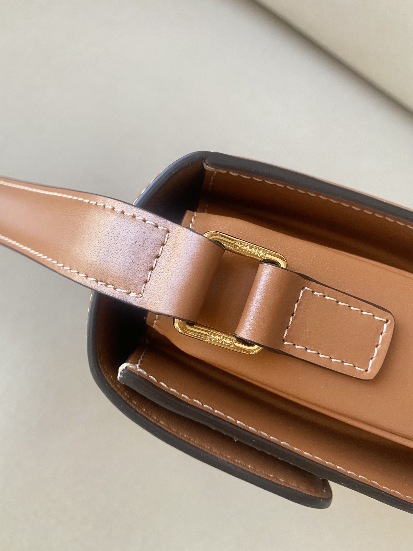 𝐂𝐞𝐥𝐢𝐧𝐞 Triomphe Medium 22.5cm