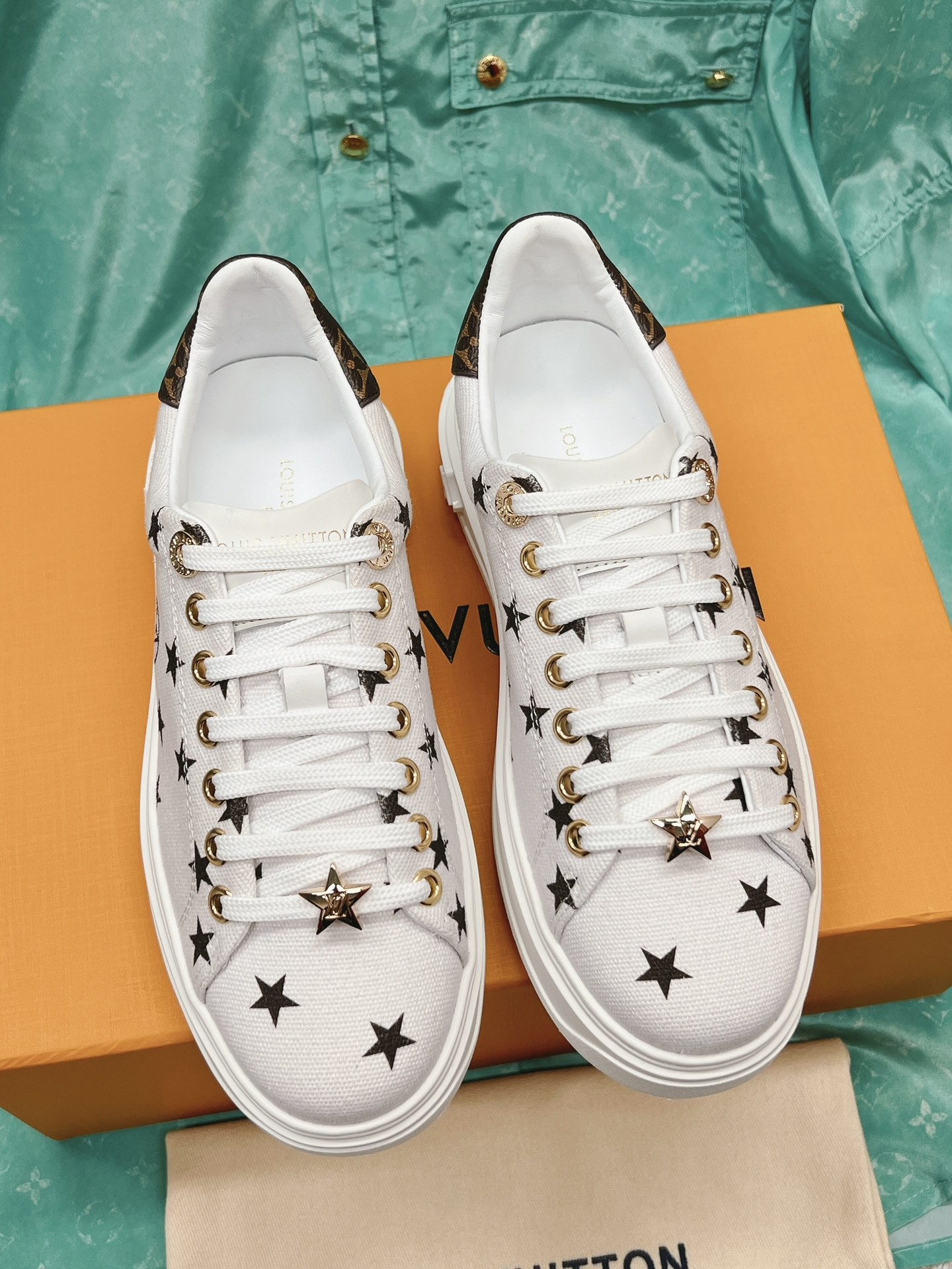 Louis Vuitton x Yayoi Kusama cooperation model classic white shoes 𝐓𝐢𝐦𝐞 𝐨𝐮𝐭 wave point sneakers