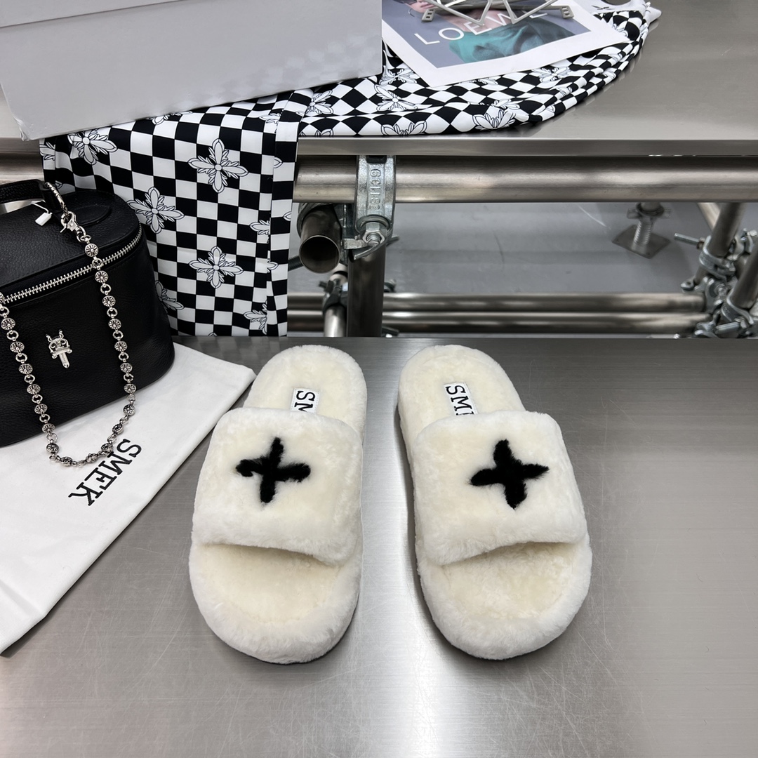 𝐒𝐌𝐅𝐊｜𝟐𝟎𝟐𝟐/𝐒𝐒 𝐧𝐞𝐰 Thick sole woolen slippers Sheepskin padded feet logo clearly visible Customized rubber non-slip outsole