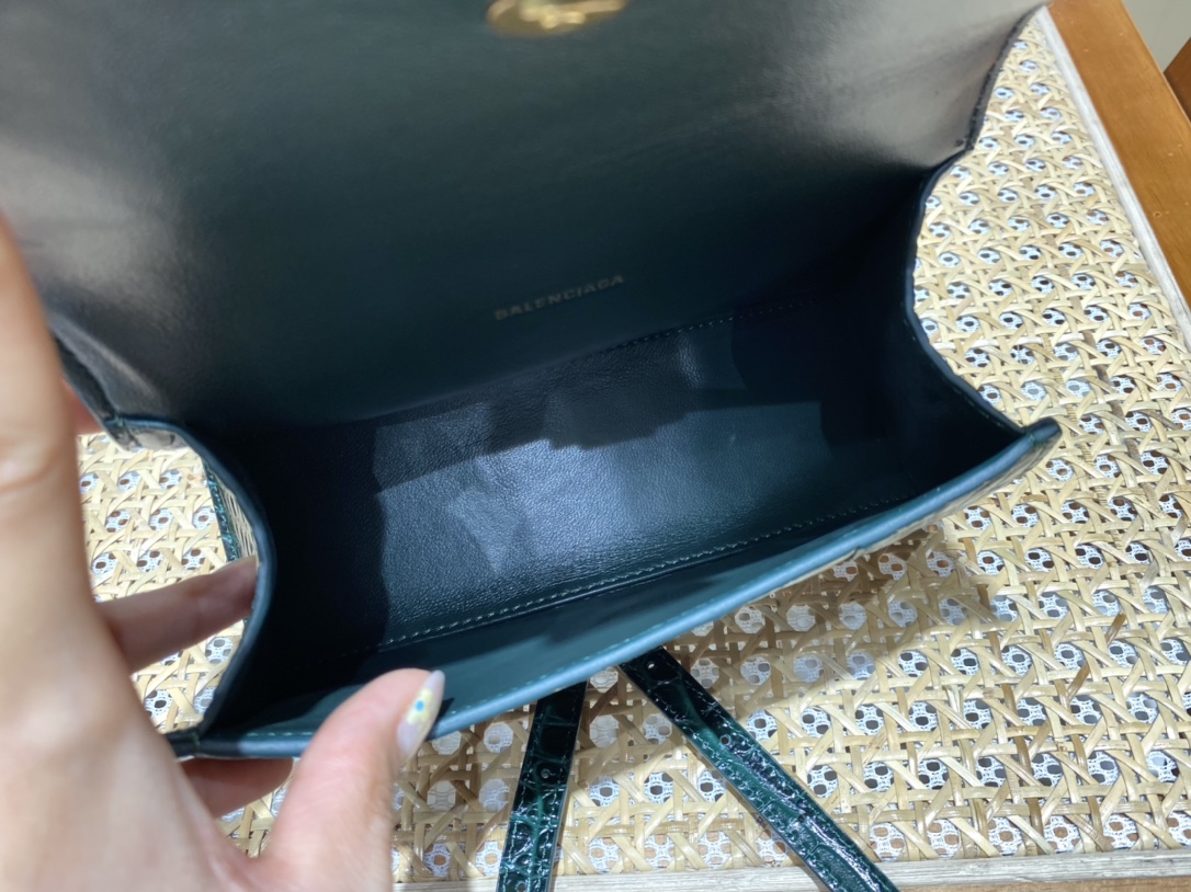 BALENCIAGA 𝐇𝐨𝐮𝐫𝐠𝐥𝐚𝐬𝐬 𝐗𝐒 crocodile-textured cowhide